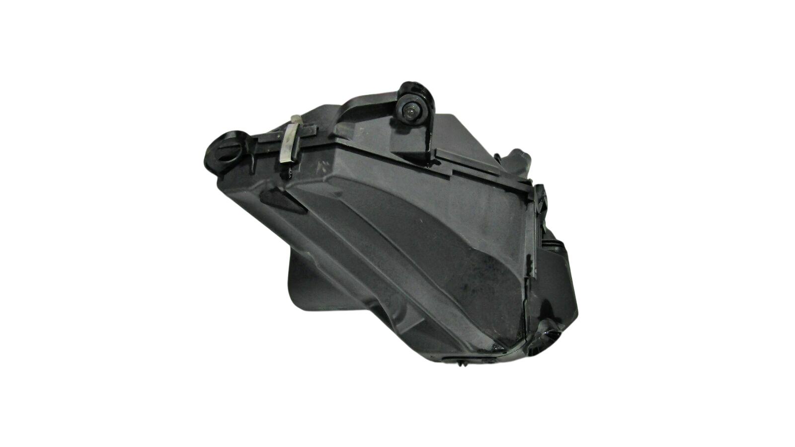 BMW 3 (E90 / E91 / E92 / E93) Air intake duct part BMW 3 SERIES Air Intake Duct Part OEM 137177974...