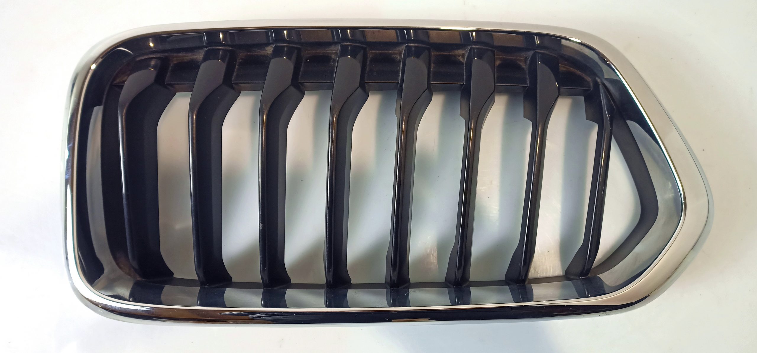 BMW X2 (F39) Front bumper upper radiator grill BMW X2 F39 Front bumper upper radiator grill OE...