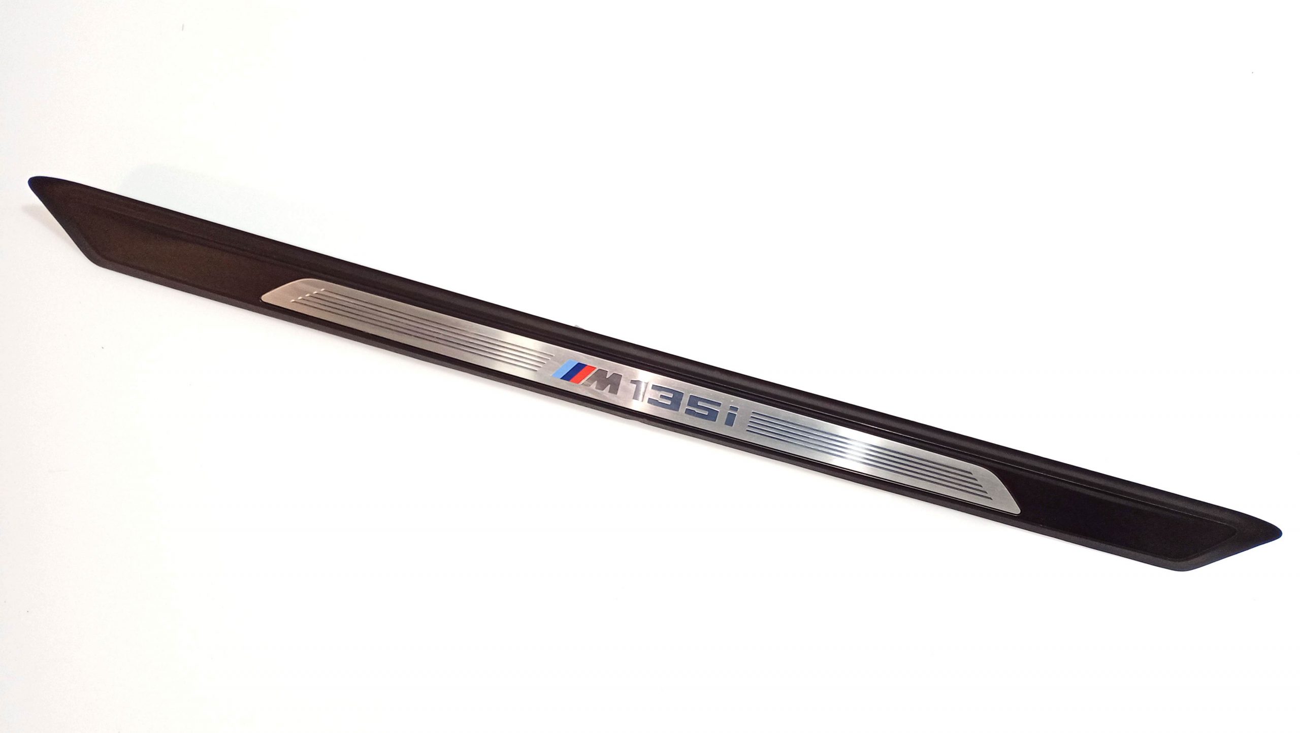 BMW 1 (F20 / F21) Front sill trim cover BMW 1 SERIES Front sill trim cover OEM 51478055...