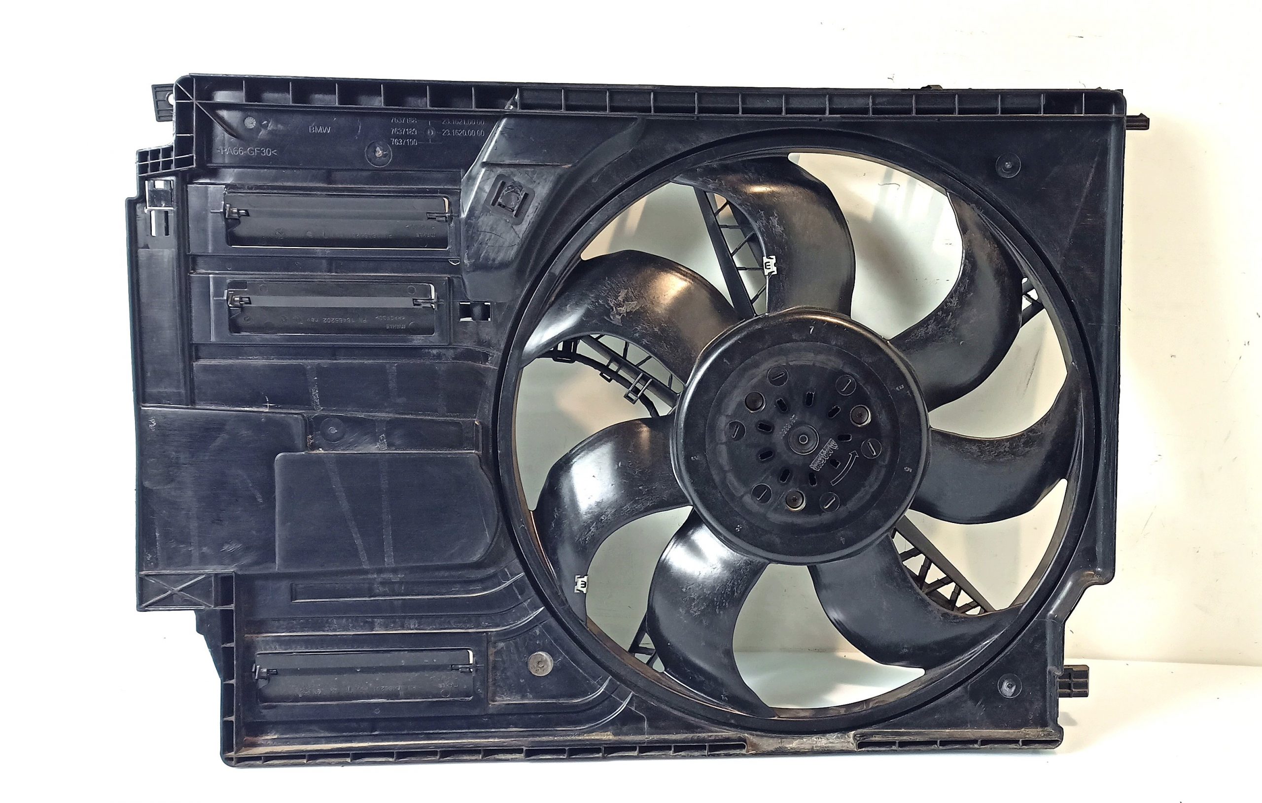 BMW 2 (F22 / F23) Radiator cooling fan shroud BMW 2 SERIES Radiator cooling fan shroud OEM 17...