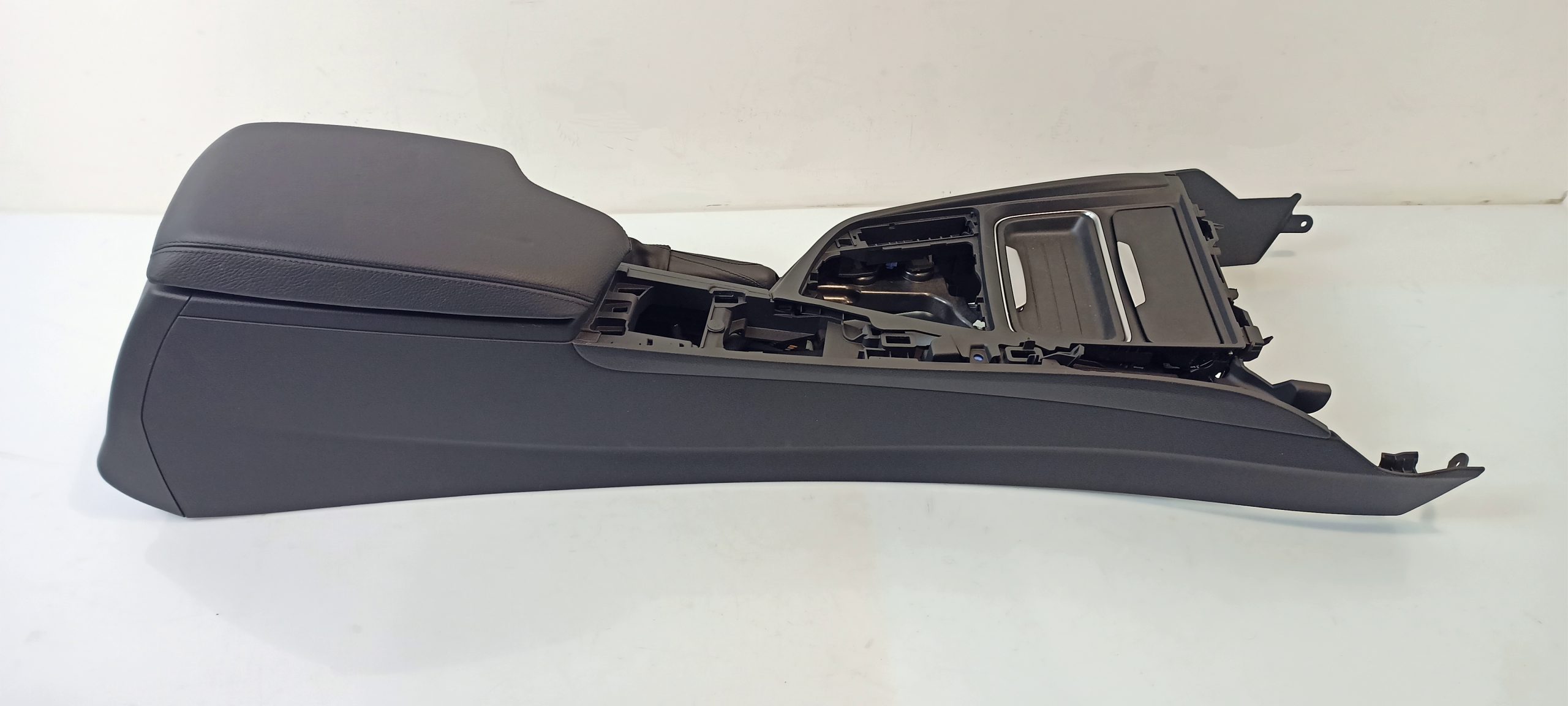BMW 3 (F30 / F31) Centre console side trim front BMW 3 SERIES Centre console side trim front OEM...