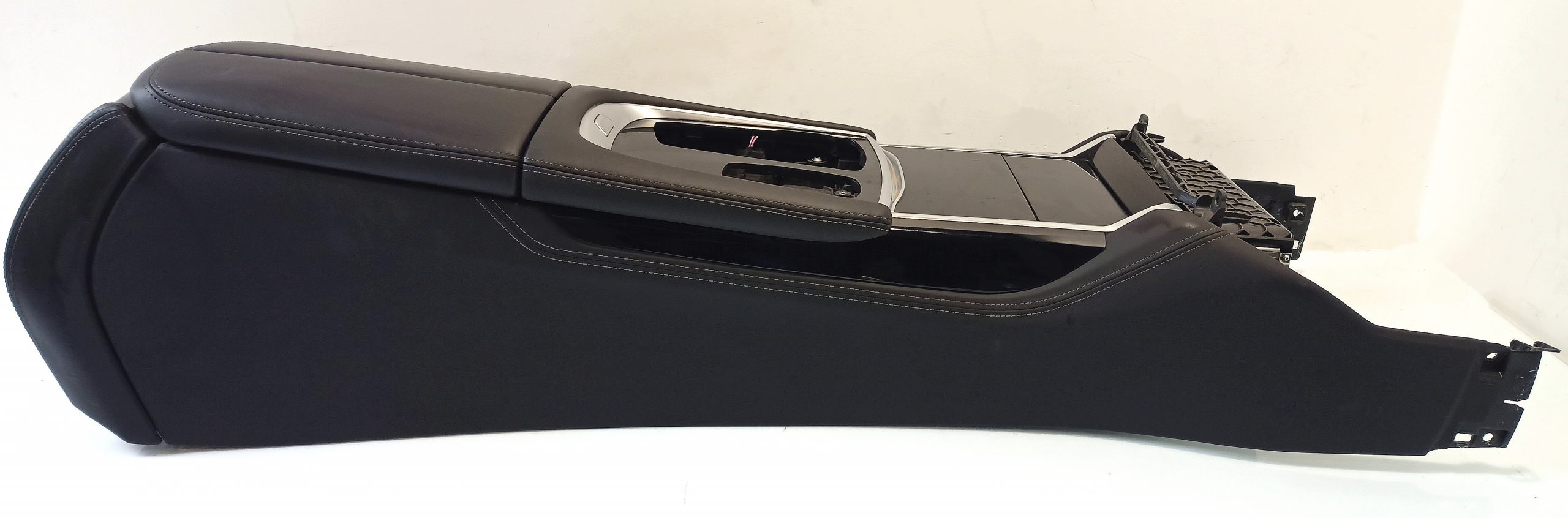 BMW 7 (G11 / G12) center console BMW 7 SERIES center Console OEM 51166993211

Pa...