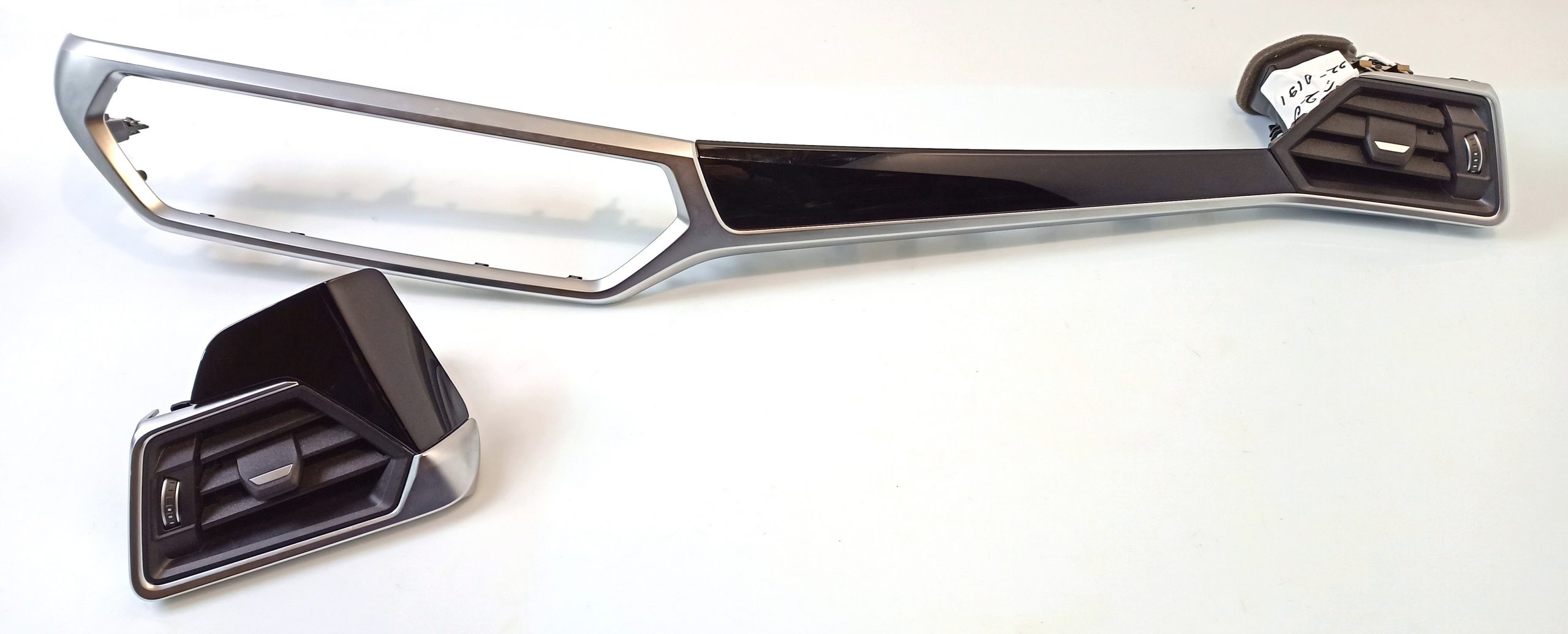 BMW 3 (G20 / G21) Dashboard Trim BMW 3 SERIES Dashboard Trim OEM 51456811448

Pa...