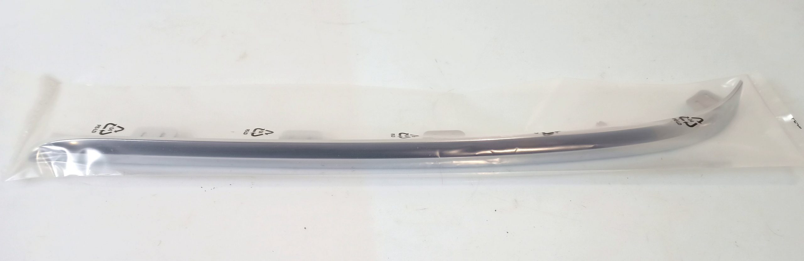 BMW 7 (G11 / G12) Rear bumper trim bar molding BMW 7 SERIES Rear bumper trim bar molding OEM 5...