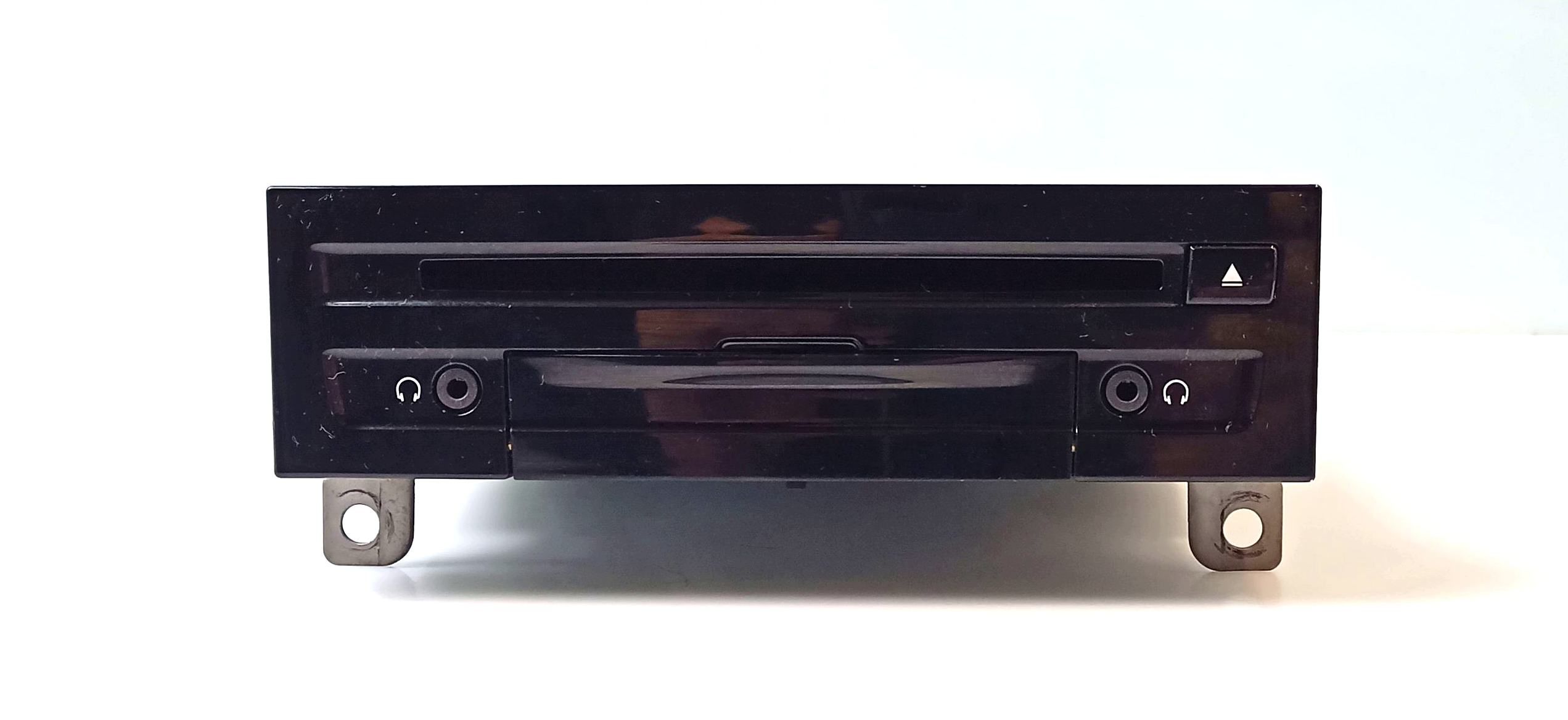 BMW 7 (G11 / G12) CD/DVD changer BMW 7 SERIES CD/DVD changer OEM 65126822036

Pa...