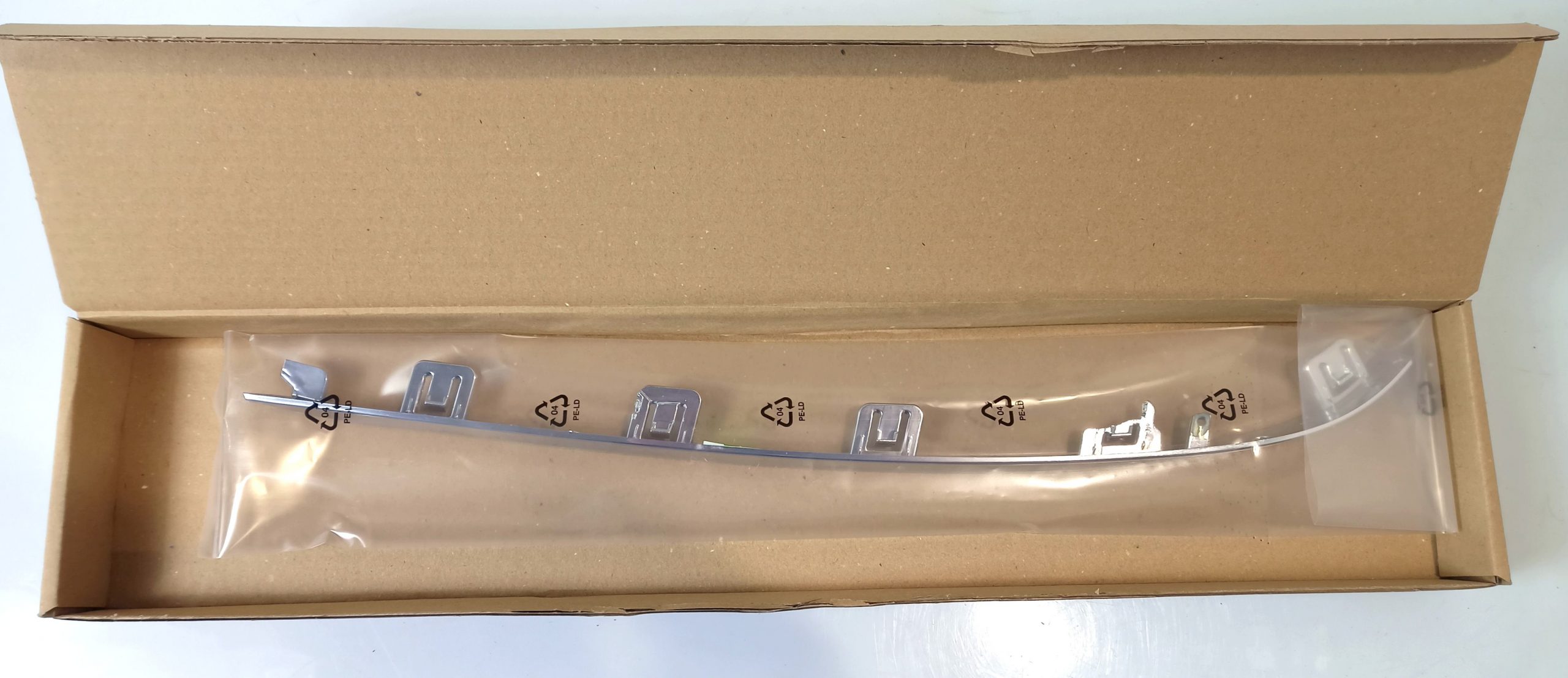 BMW 7 (G11 / G12) Rear bumper trim bar molding BMW 7 SERIES Rear bumper trim bar molding OEM 5...