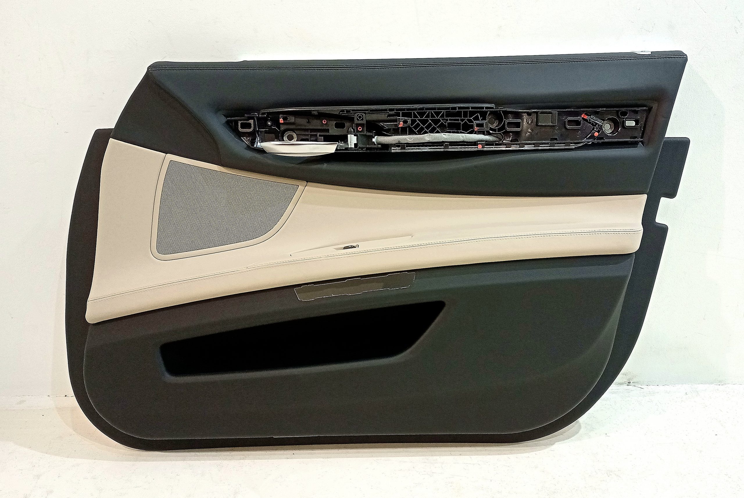 BMW 7 (G11 / G12) Front door card panel trim BMW 7 SERIES Front door card panel trim OEM 514...