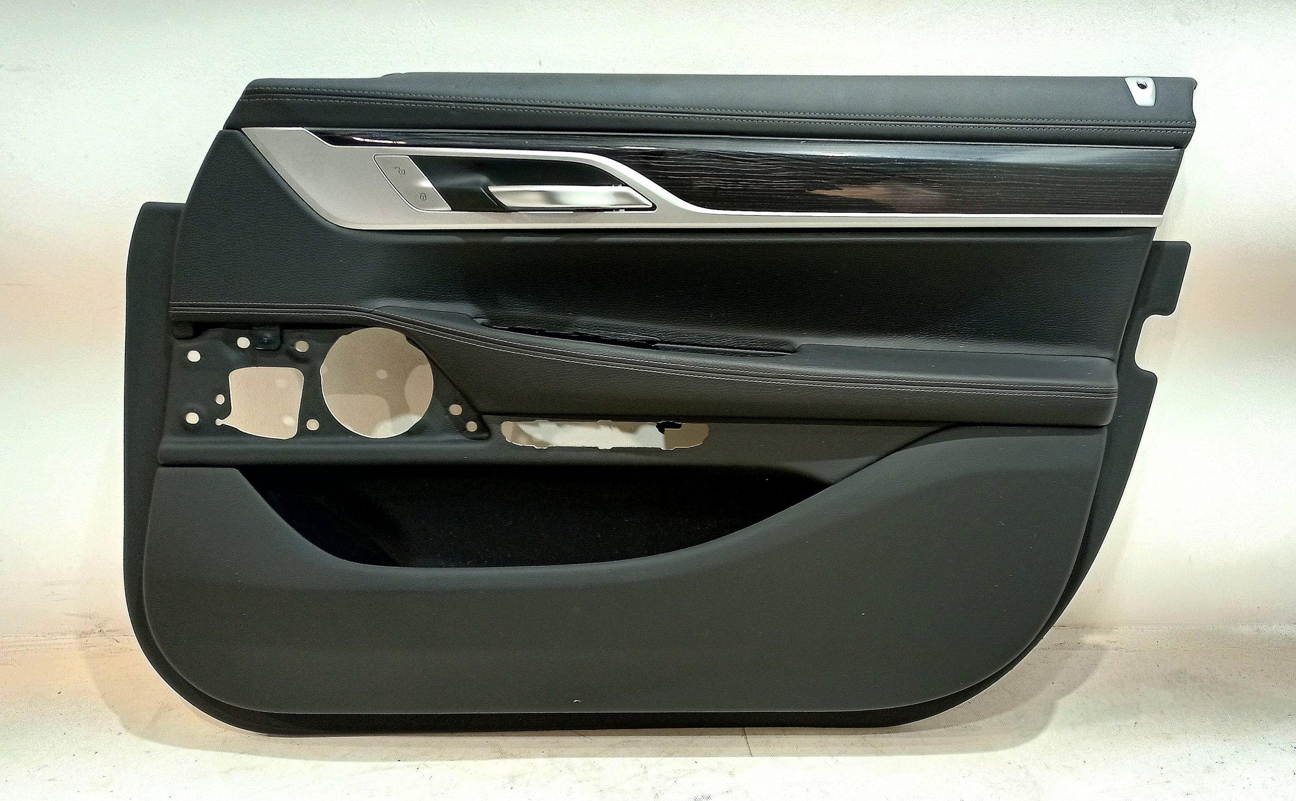 BMW 7 (G11 / G12) Rear door card panel trim BMW 7 SERIES Rear Door Card Panel Trim OEM 5141...