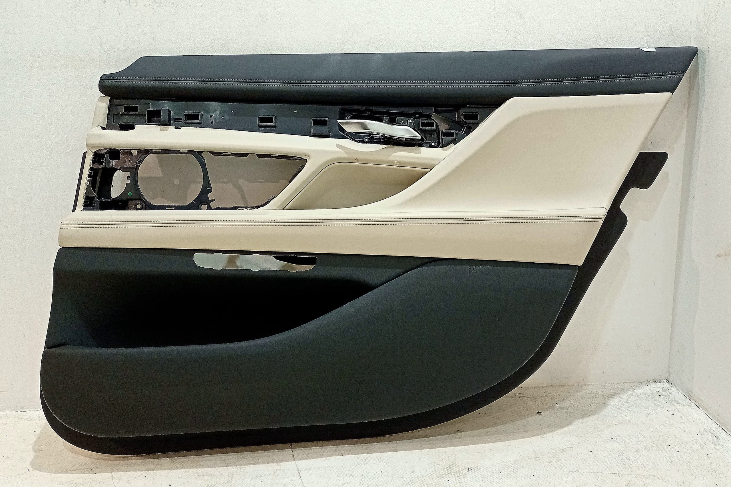 BMW 7 (G11 / G12) Rear door card panel trim BMW 7 SERIES Rear door card panel trim OEM 5142...