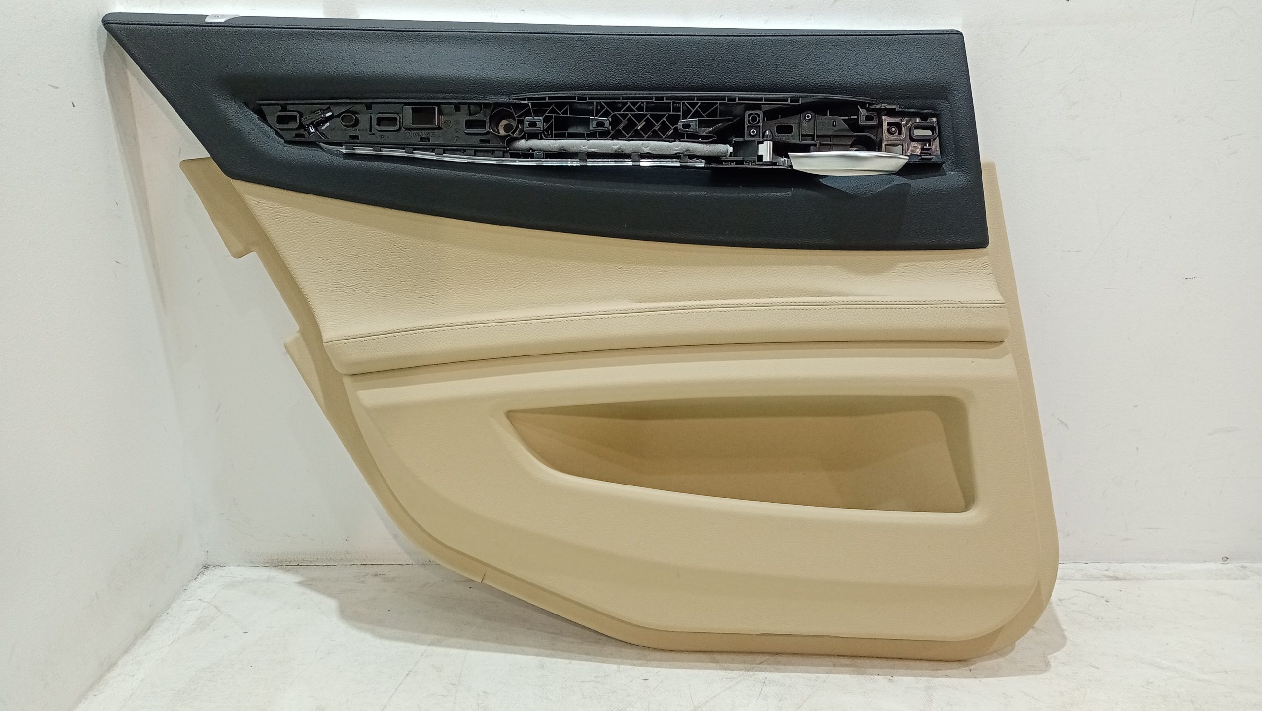BMW 7 (G11 / G12) Rear door card panel trim BMW 7 SERIES Rear door card panel trim OEM 5142...