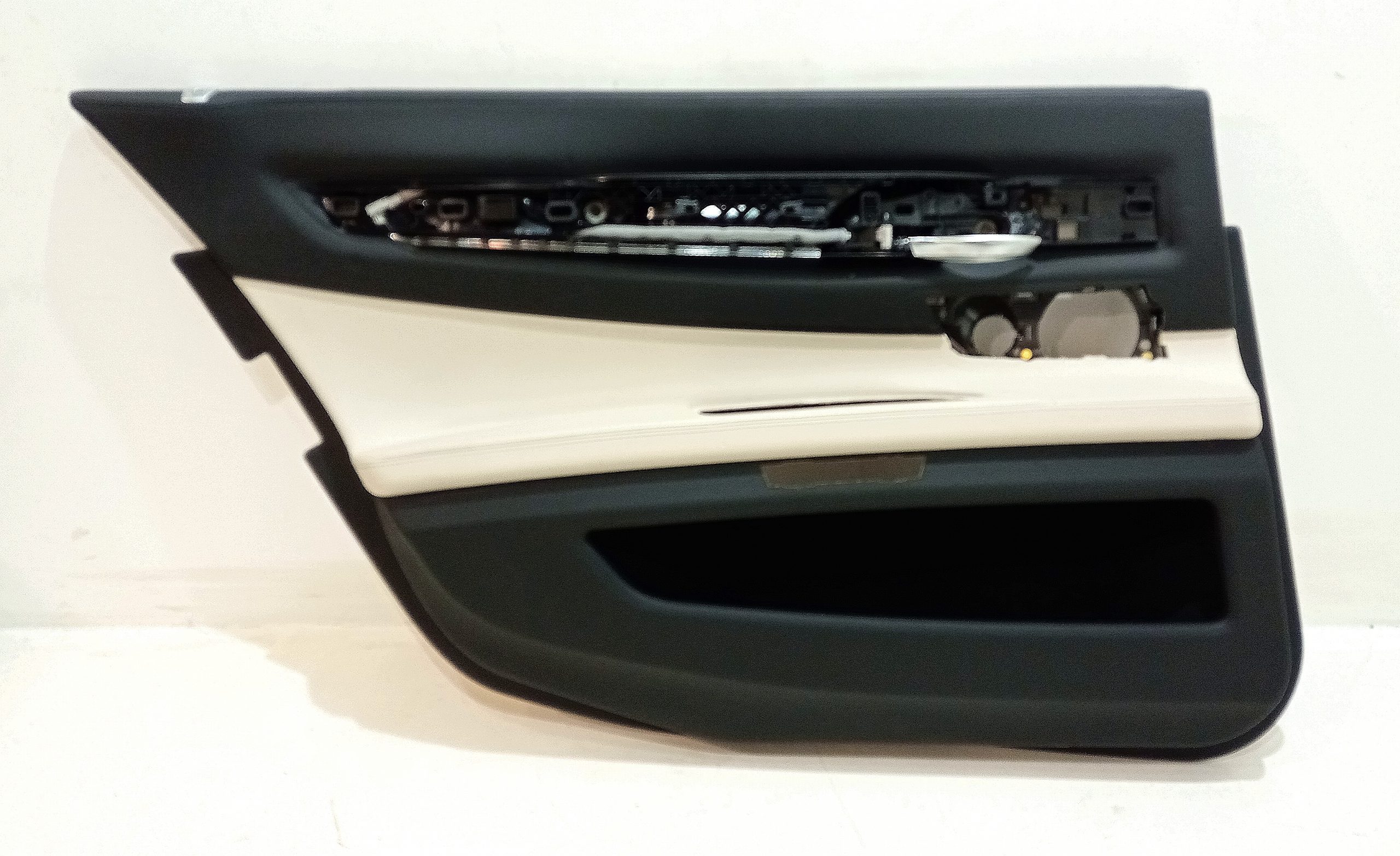 BMW 7 (G11 / G12) Rear door card panel trim BMW 7 SERIES Rear door card panel trim OEM 5142...