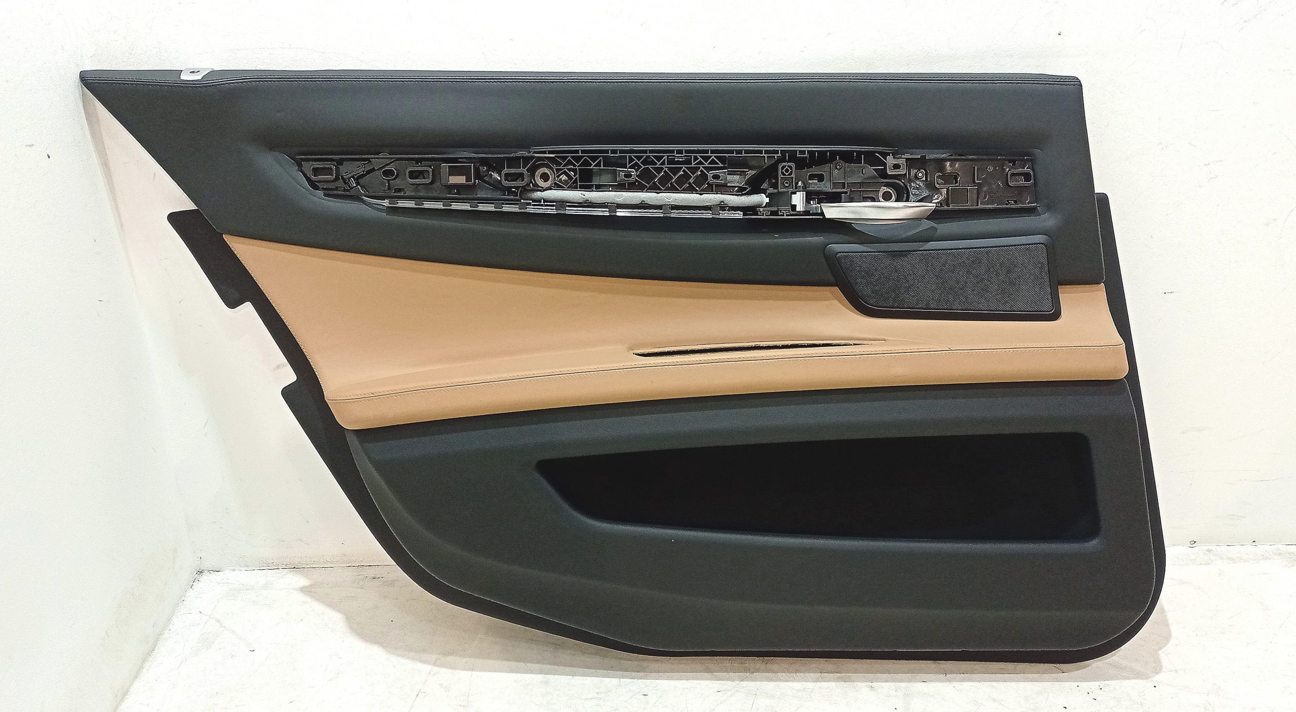 BMW 7 (G11 / G12) Rear door card panel trim BMW 7 SERIES Rear door card panel trim OEM 5142...