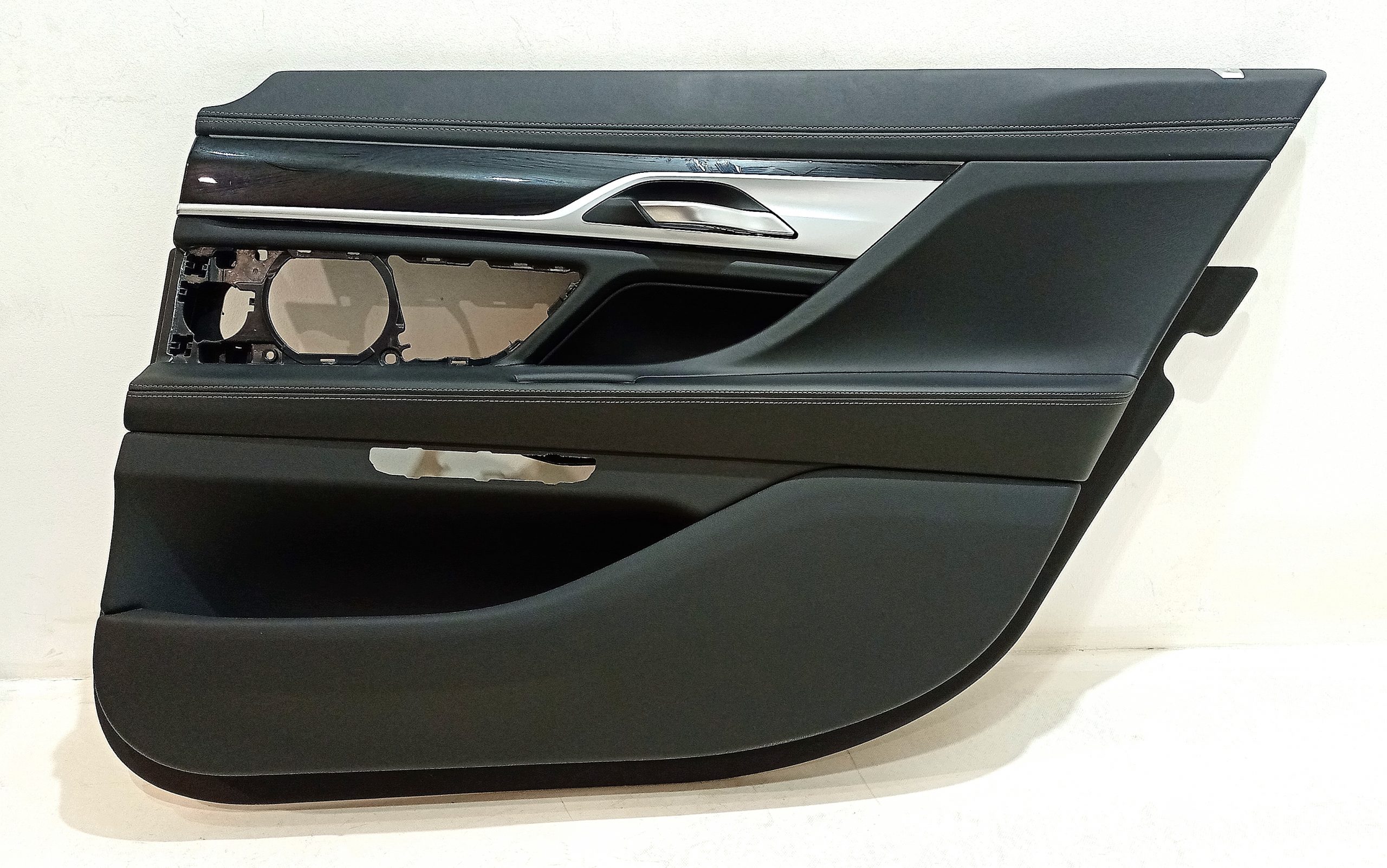 BMW 7 (G11 / G12) Rear door card panel trim BMW 7 SERIES Rear door card panel trim OEM 5142...