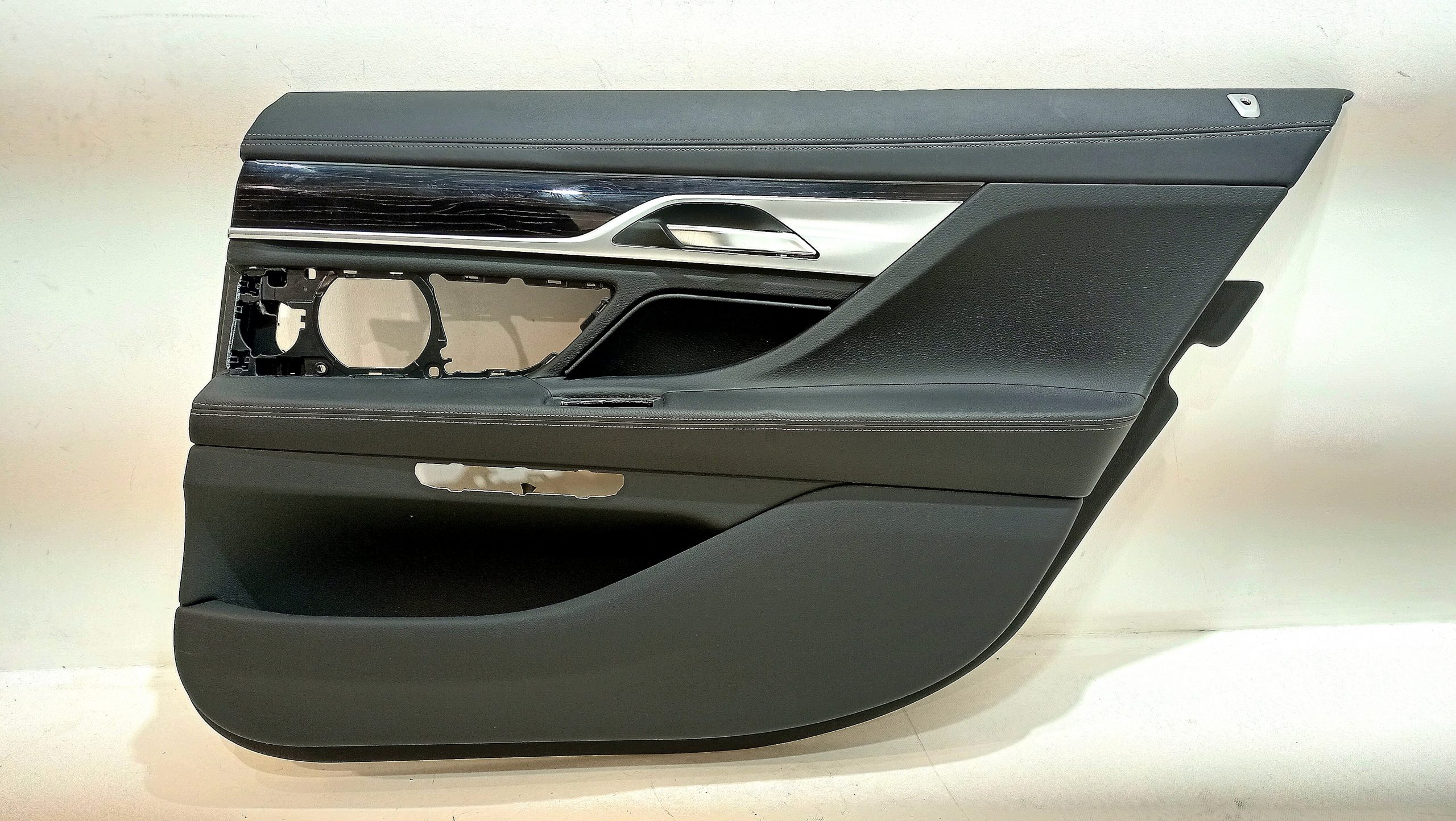 BMW 7 (G11 / G12) Rear door card panel trim BMW 7 SERIES Rear door card panel trim OEM 5142...