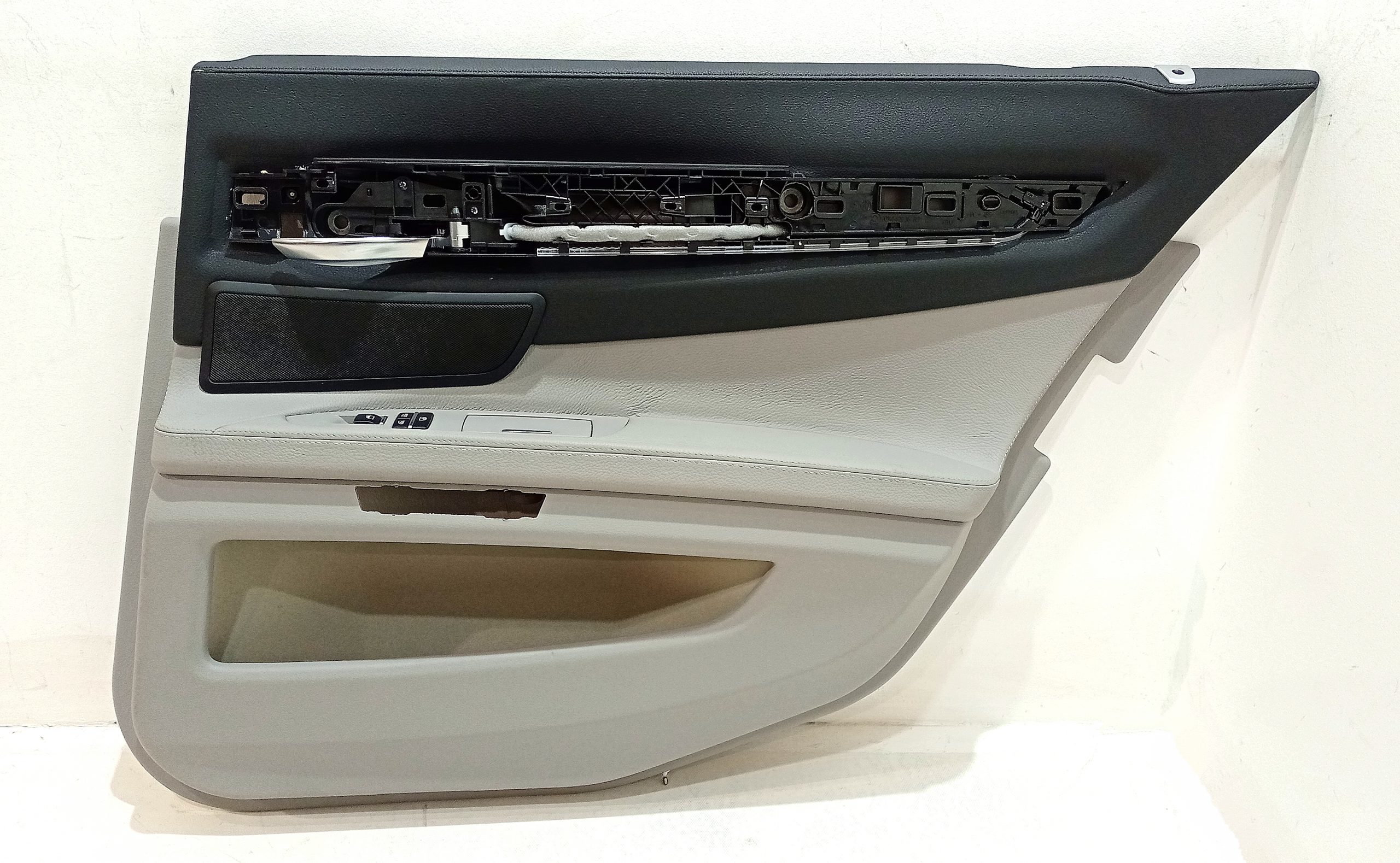 BMW 7 (G11 / G12) Rear door card panel trim BMW 7 SERIES Rear door card panel trim OEM 5142...