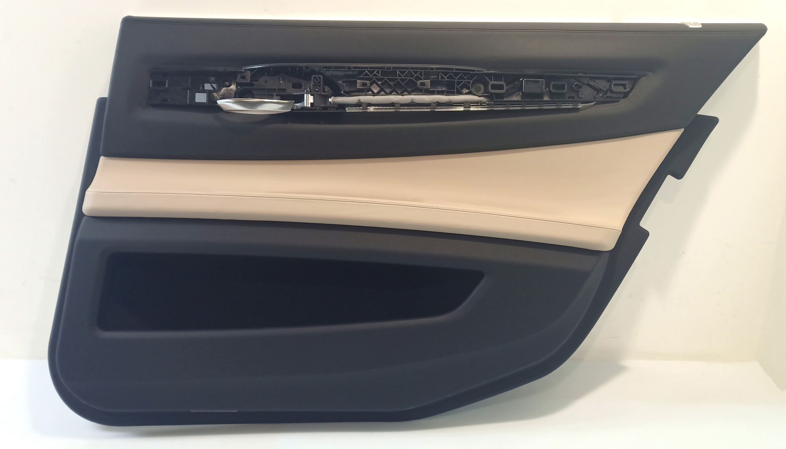 BMW 7 (G11 / G12) Rear door card panel trim BMW 7 SERIES Rear door card panel trim OEM 5142...