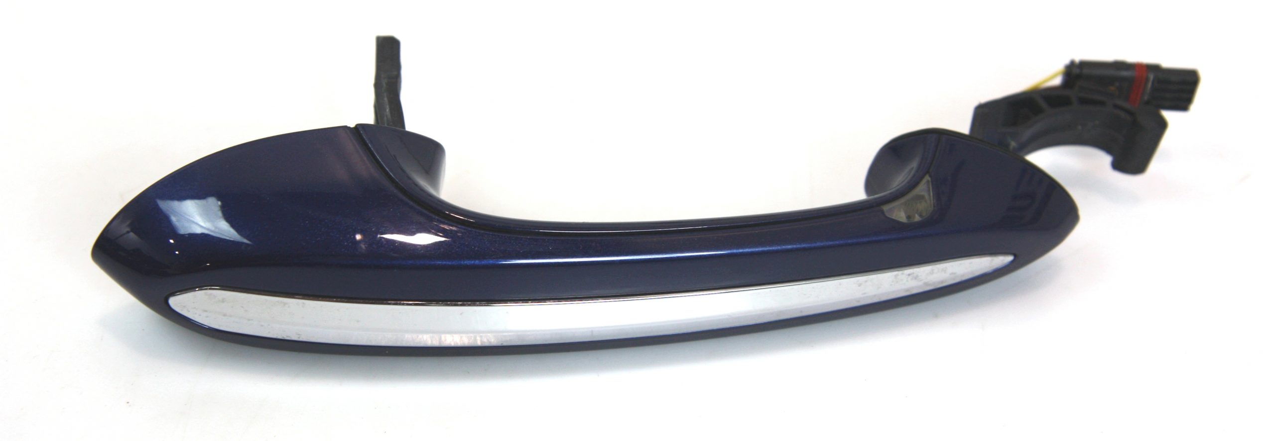 BMW 5 (G30 / G31) Rear door handle cover BMW M5 Rear door handle cover OEM 51217443073

...