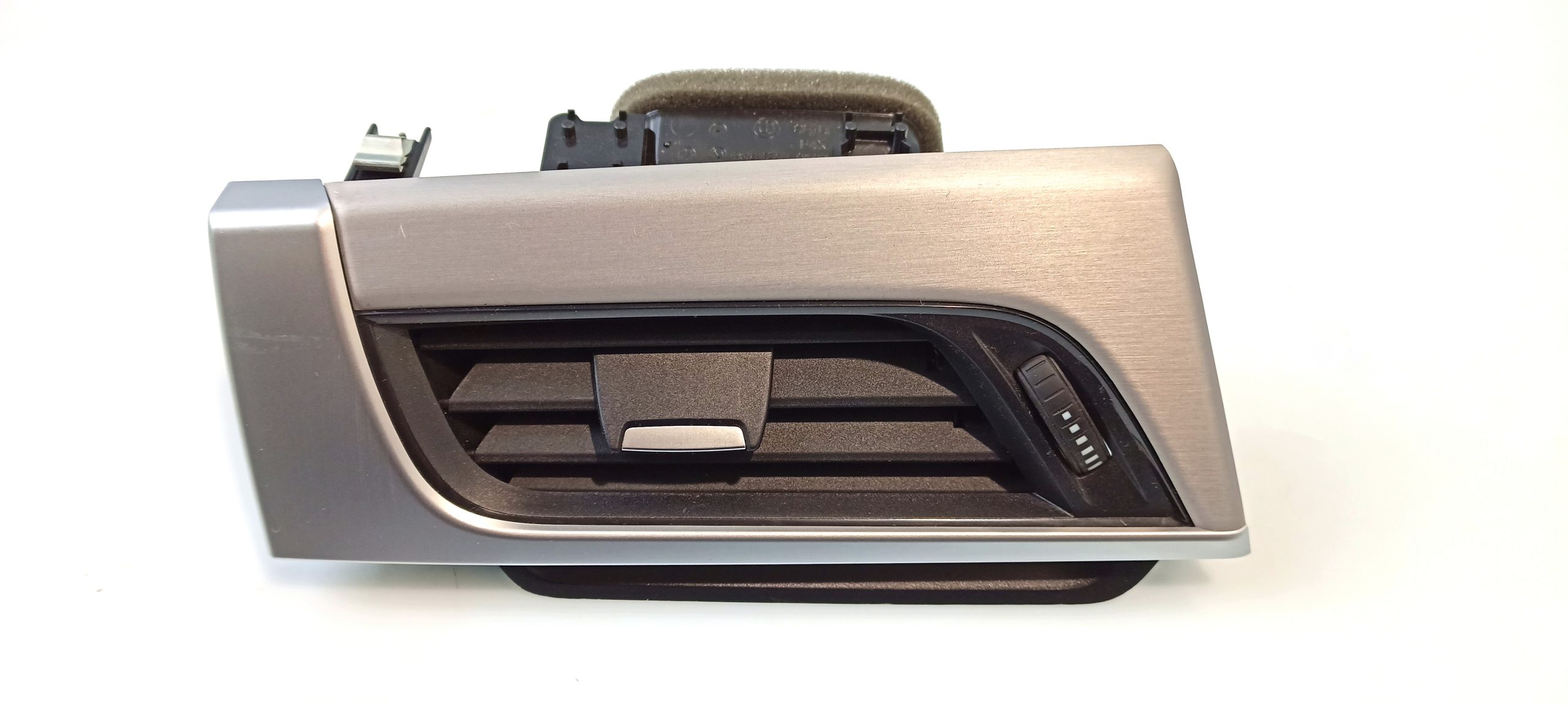 BMW X1 (F48) Dashboard side air vent grille/cover trim