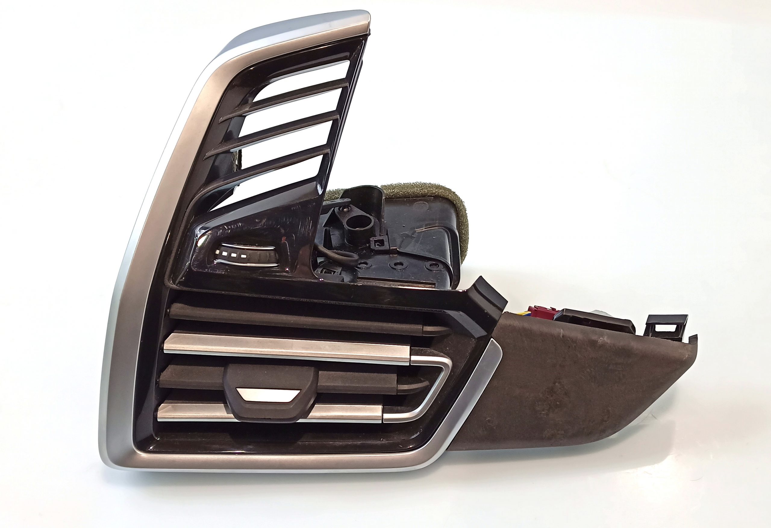 BMW X5 (G05) Dashboard side air vent grill/cover trim BMW X5 Dashboard side air vent grill/cover trim...