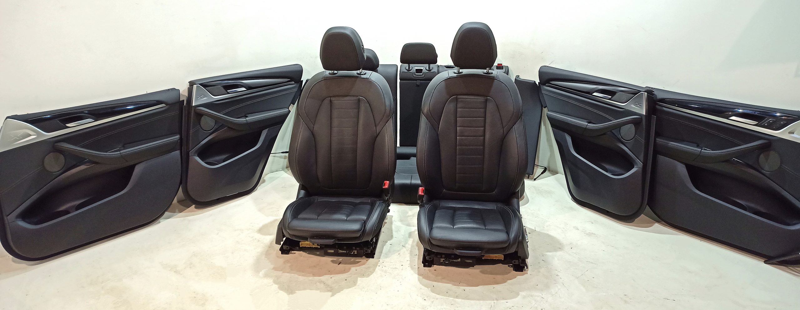 BMW X4 (G02) Seat Set BMW X4 Seat Set OEM LF61365

Part codes: LF6136...