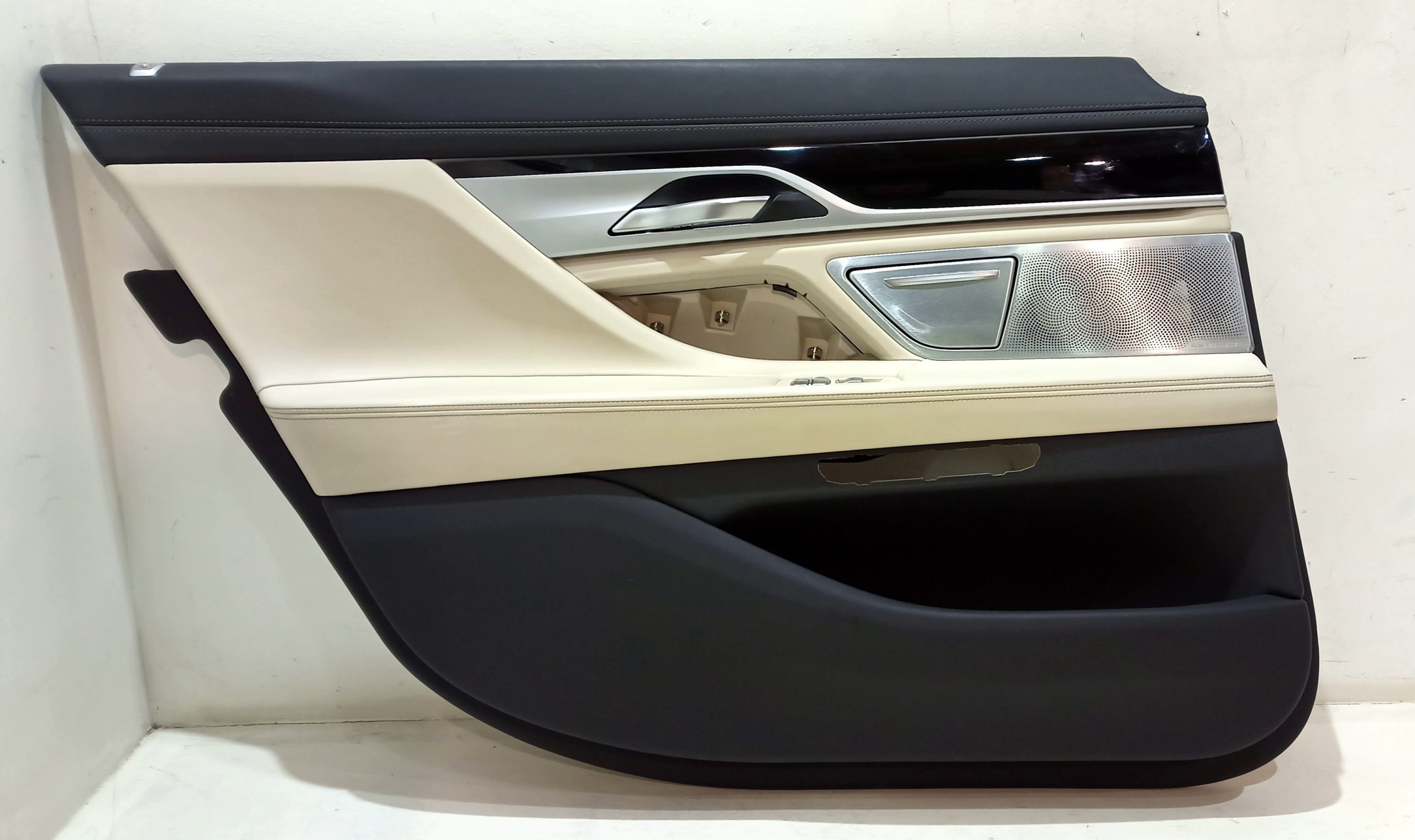 BMW 7 (G11 / G12) Rear door card panel trim