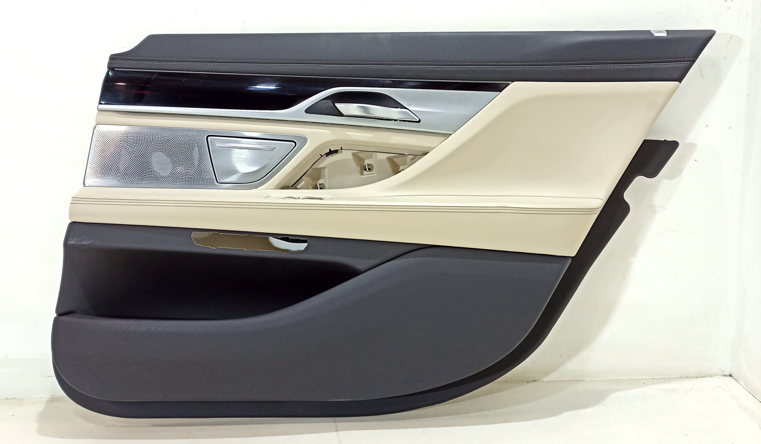 BMW 7 (G11 / G12) Rear door card panel trim