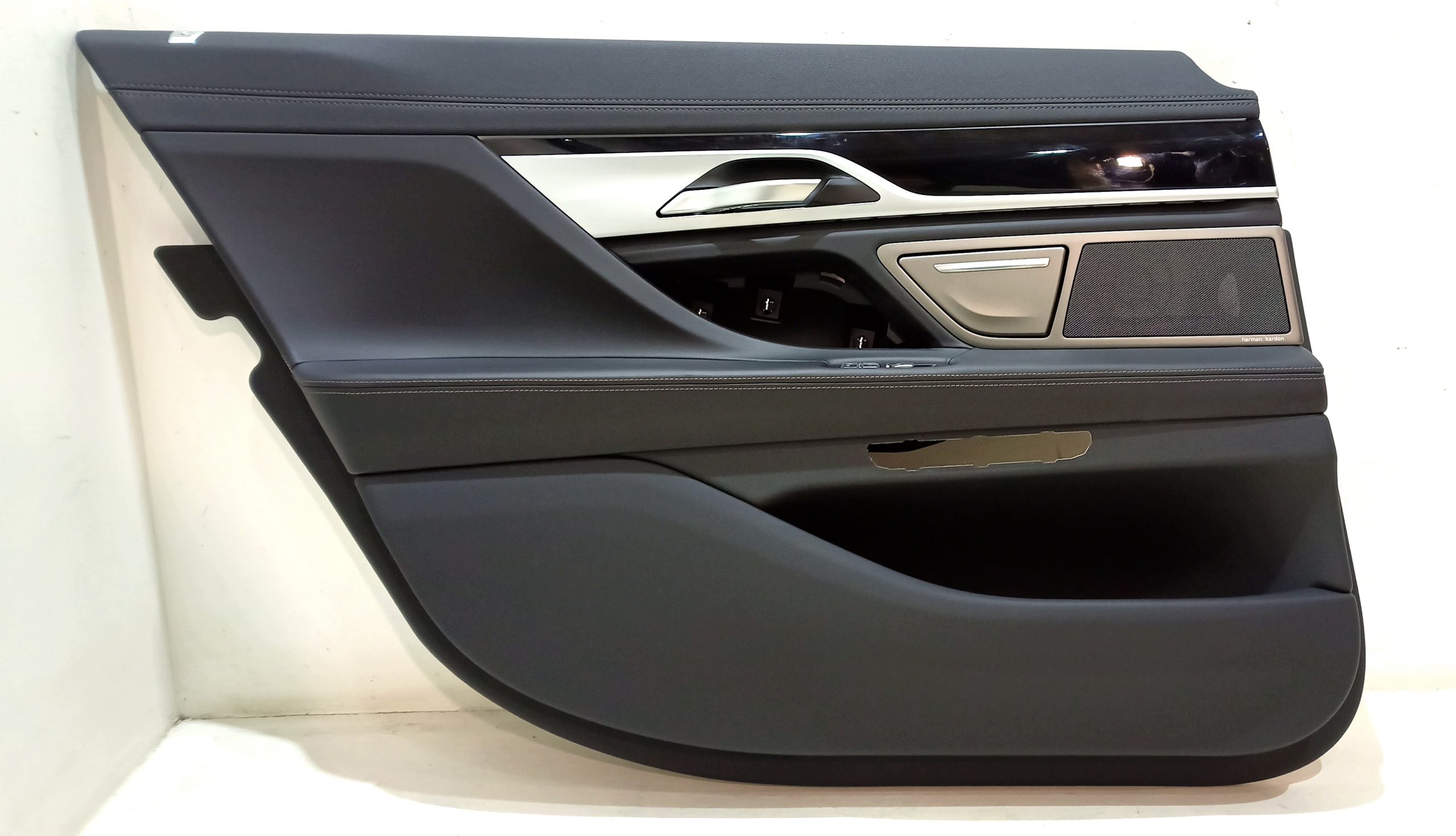 BMW 7 (G11 / G12) Rear door card panel trim
