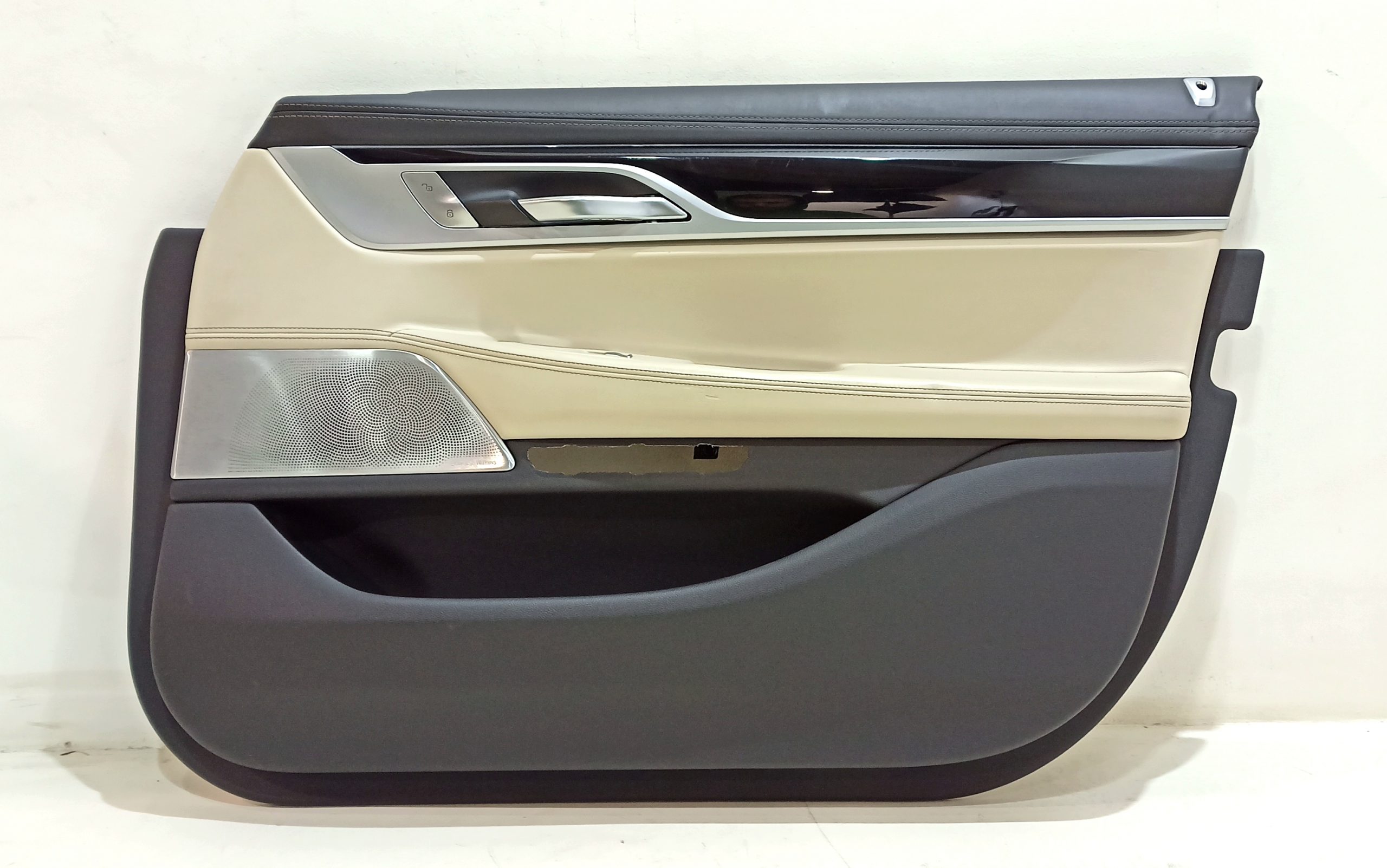 BMW 7 (G11 / G12) Front door card panel trim