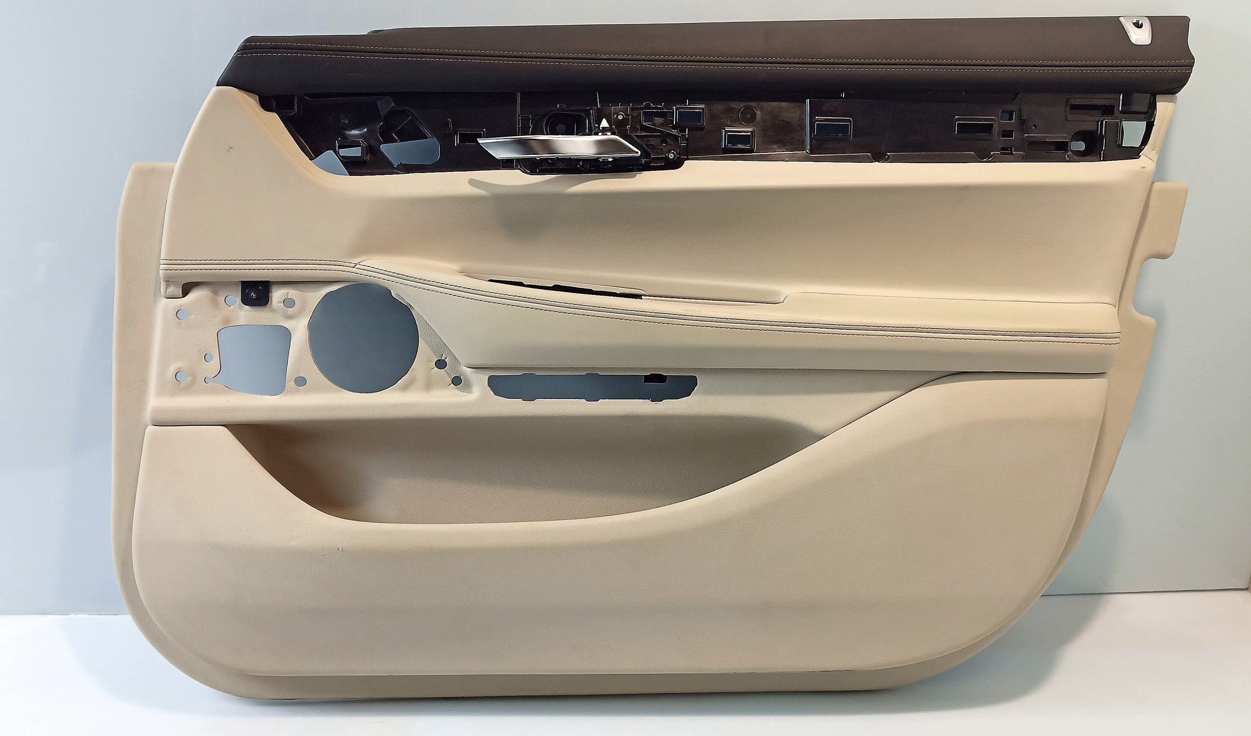 BMW 7 (G11 / G12) Front door card panel trim