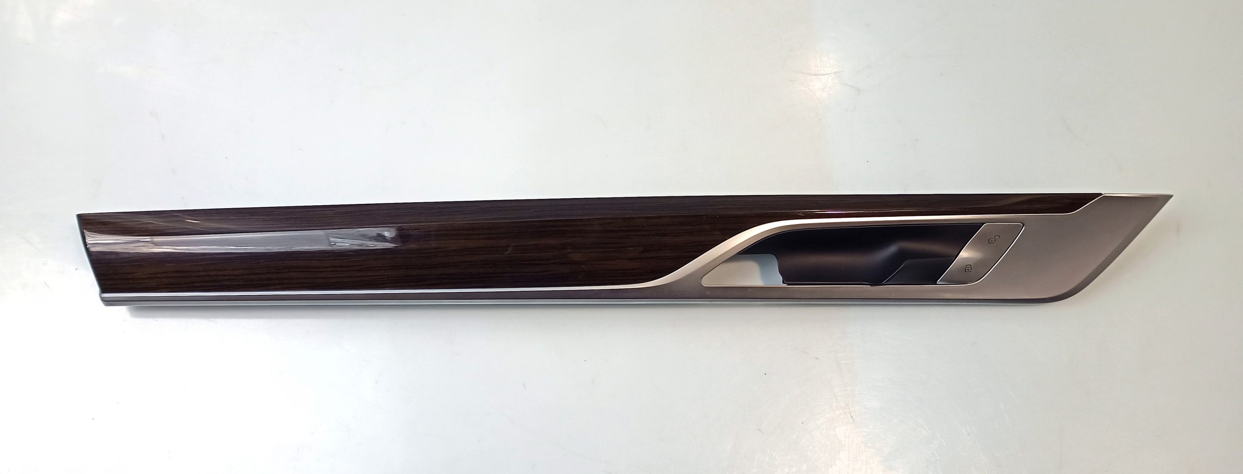 BMW 7 (G11 / G12) Front door trim bar