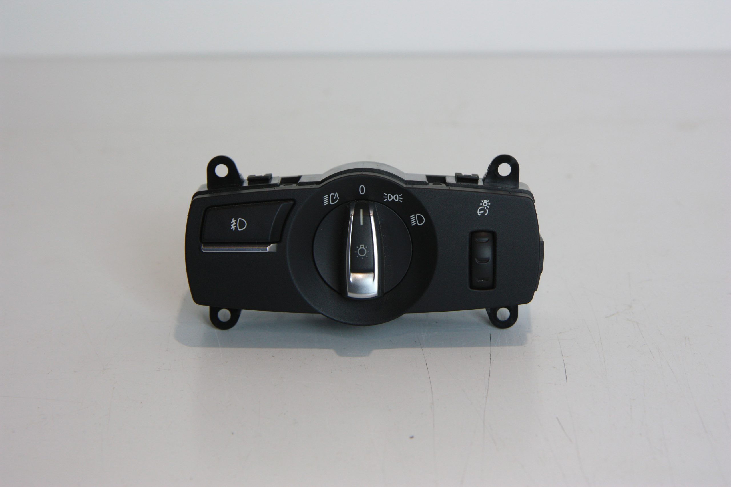 BMW 6 (F06 / F12 / F13) Light switch BMW 6 SERIES Light switch OEM 61316803962

Part...