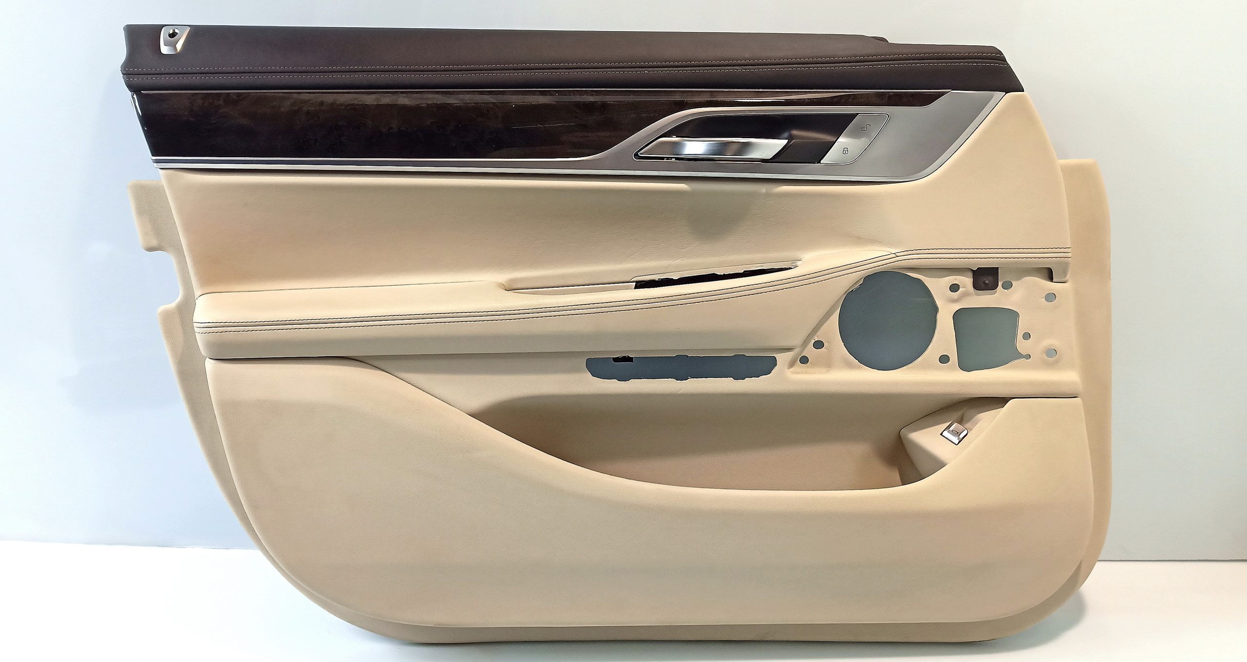 BMW 7 (G11 / G12) Front door card panel trim