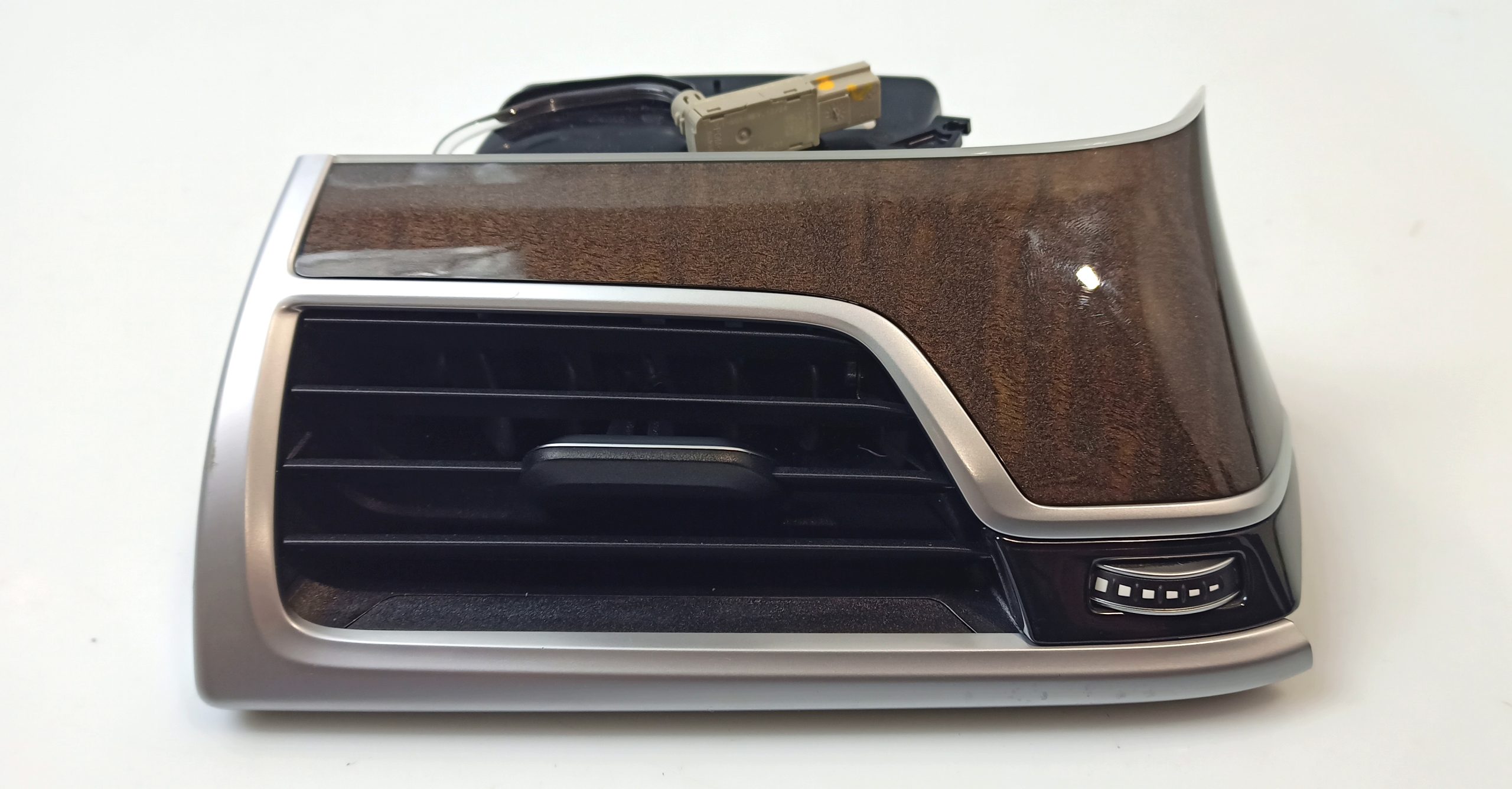 BMW 7 (G11 / G12) Dashboard side air vent grill/cover trim BMW 7 SERIES Dashboard side air vent grill/cove...