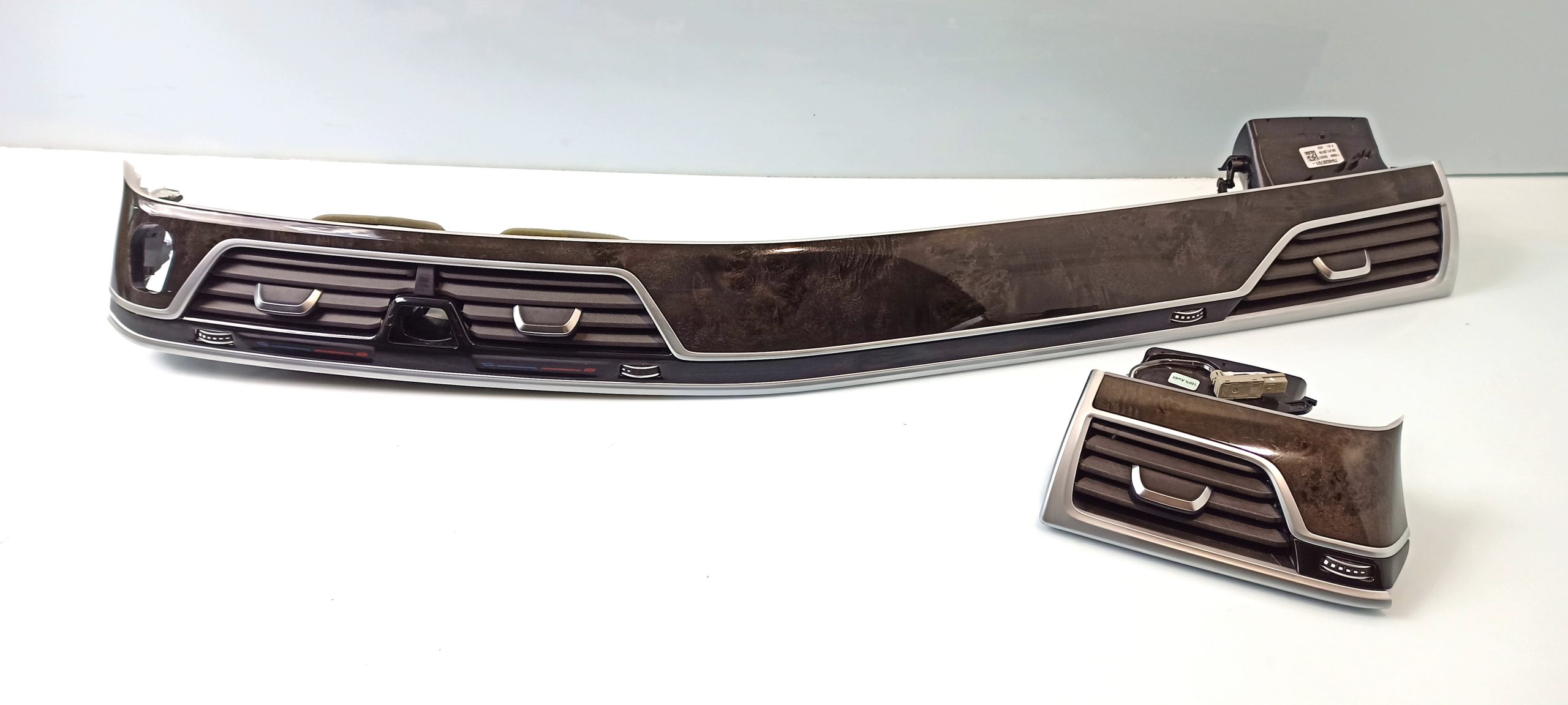 BMW 7 (G11 / G12) Dashboard Trim BMW 7 SERIES Dashboard Trim OEM 51456992307

Pa...
