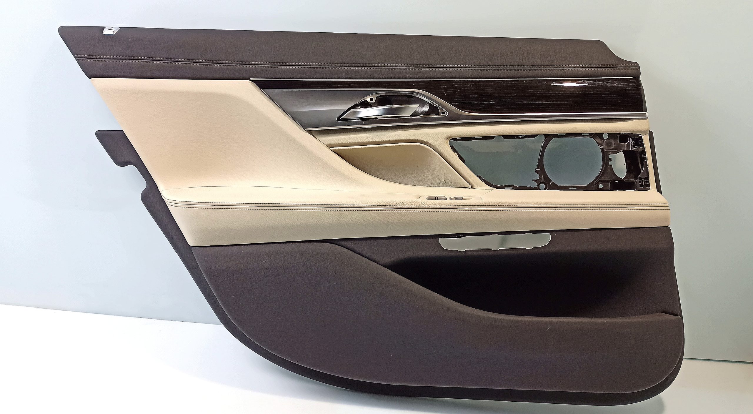 BMW 7 (G11 / G12) Rear door card panel trim BMW 7 SERIES Rear door card panel trim OEM 5142...