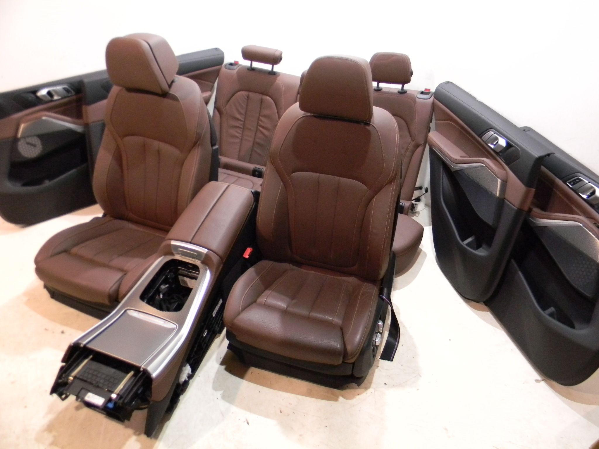 BMW X5 (G05) Seat Set BMW X5 Seat Set OEM LL25390

Part codes: LL2539...