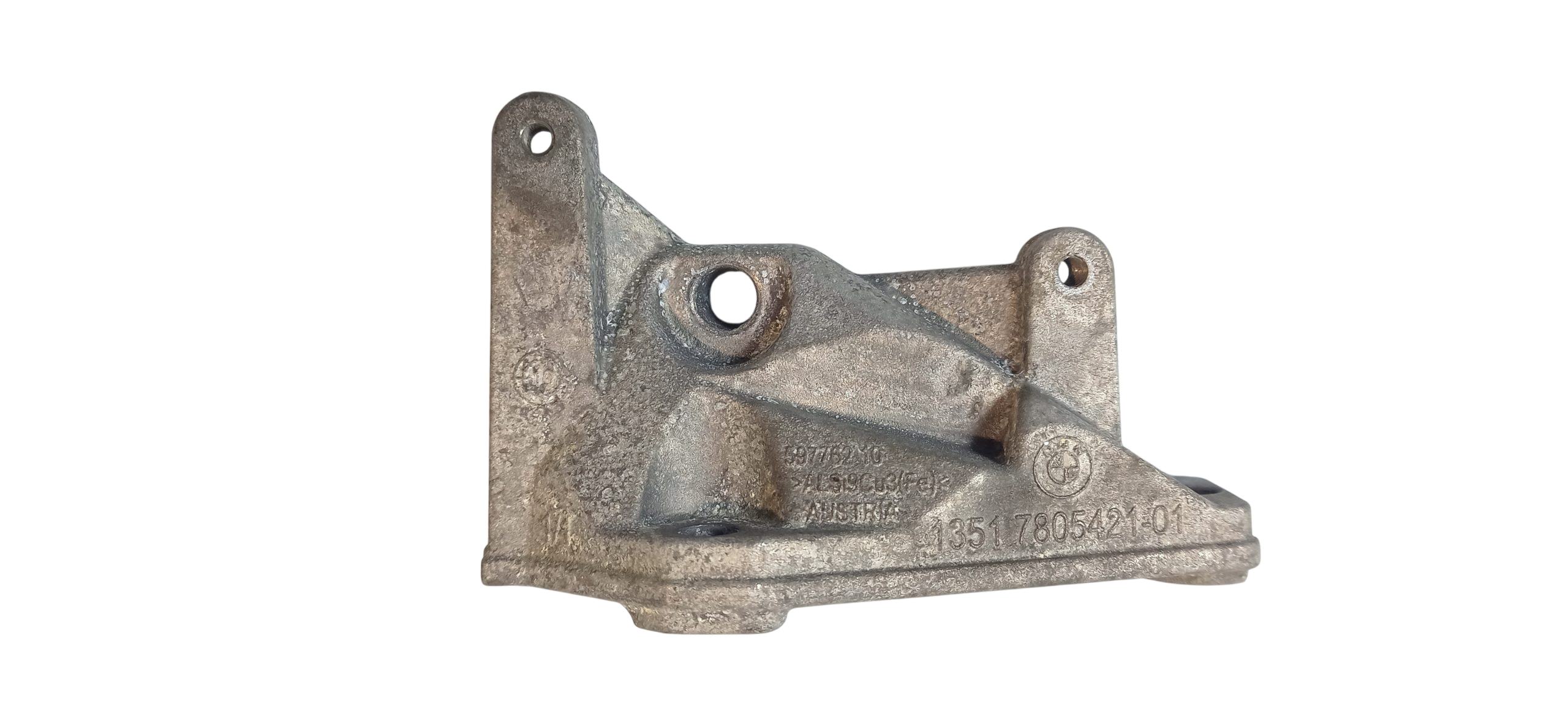 BMW 3 (E90 / E91 / E92 / E93) Engine mounting bracket BMW 3 SERIES Engine mounting bracket OEM 135178...