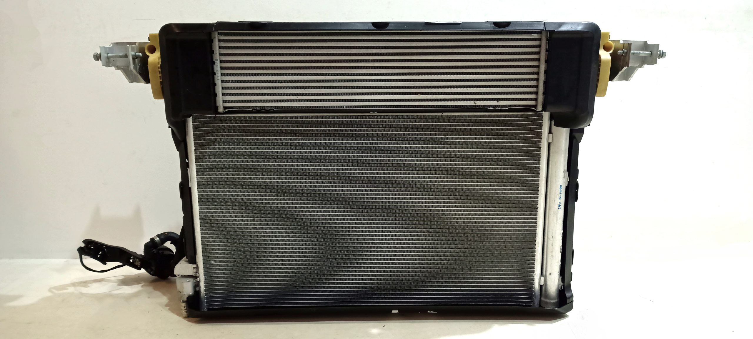 BMW 5 (G30 / G31) Coolant radiator BMW 5 SERIES Coolant radiator OEM 17118474823

...