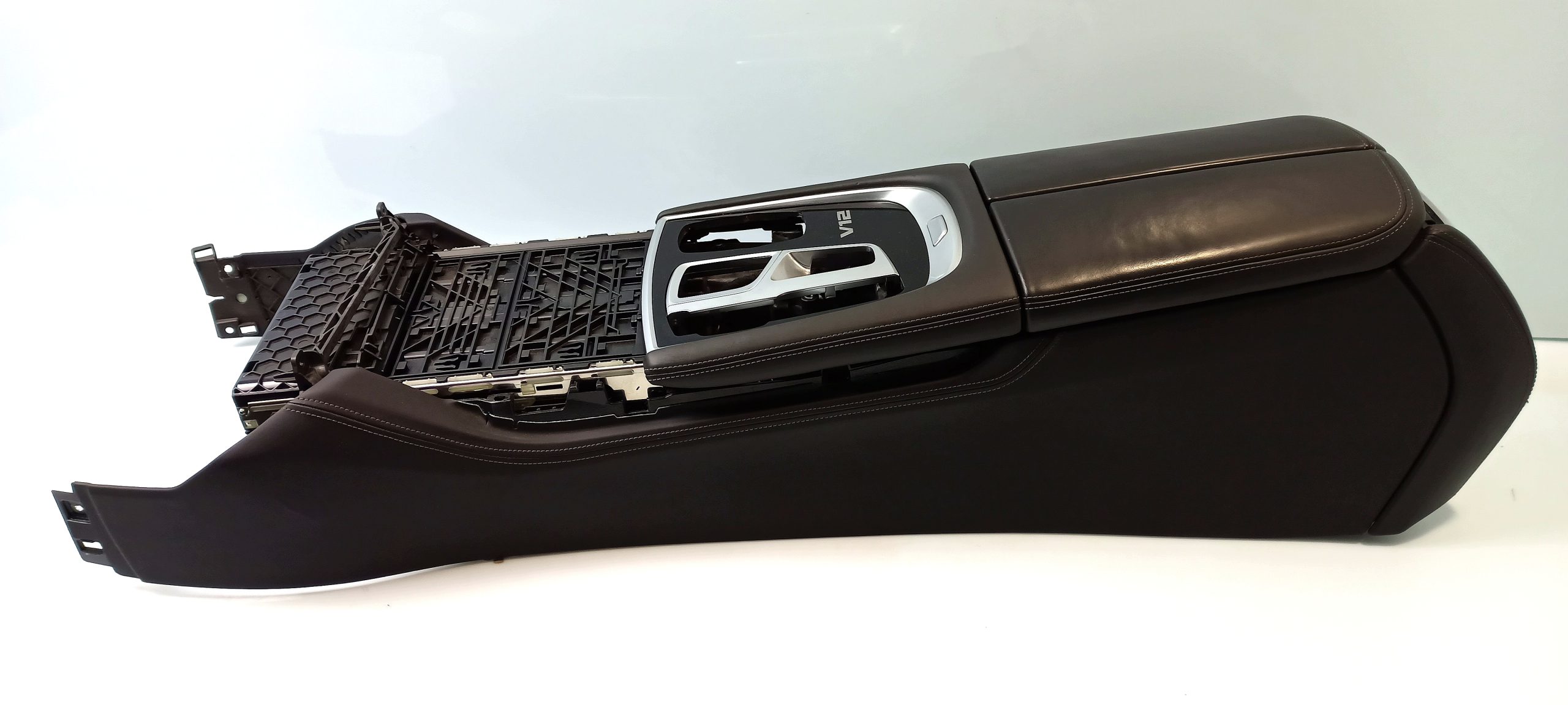 BMW 7 (G11 / G12) center console BMW 7 SERIES center Console OEM 51166843411

Pa...