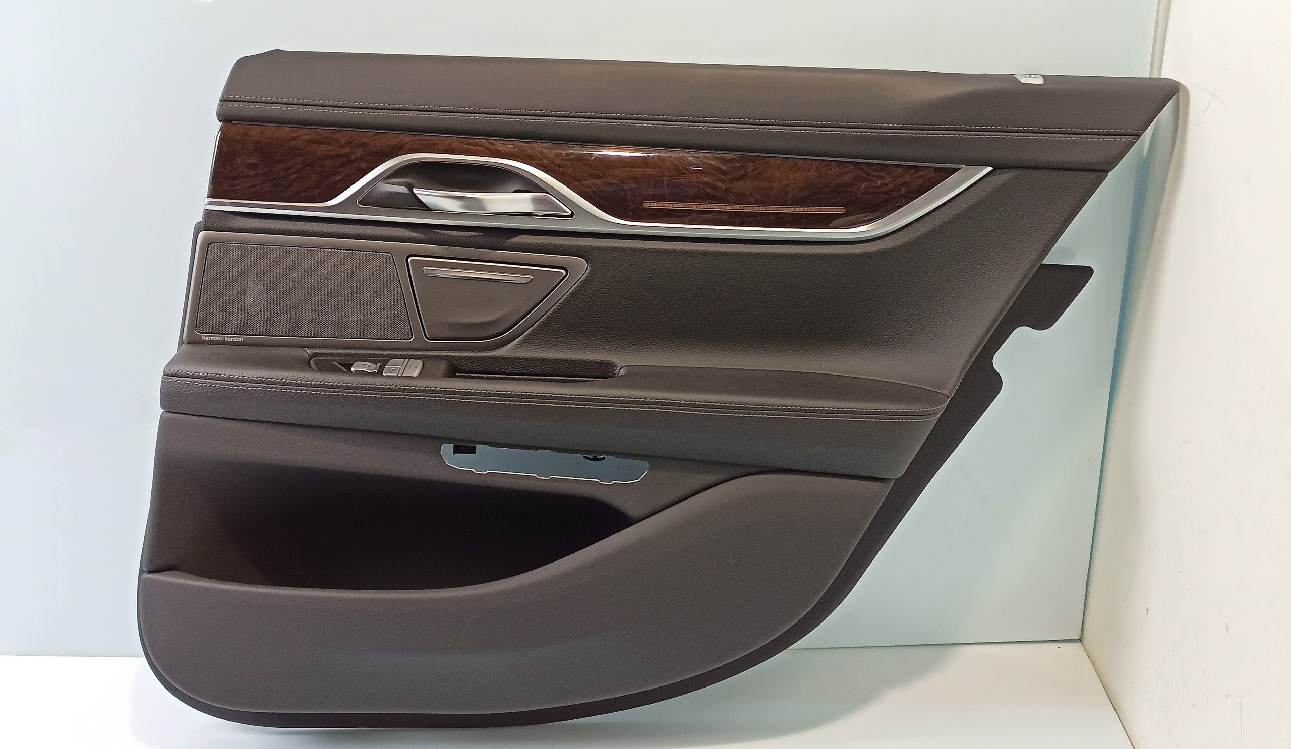 BMW 7 (G11 / G12) Rear door card panel trim BMW 7 SERIES Rear door card panel trim OEM 5142...