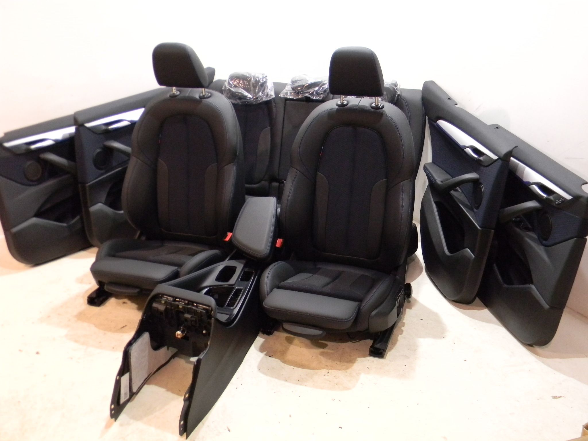 BMW X2 (F39) Seat Set BMW X2 F39 Seat Set OEM 5V08982

Part codes: 5V...