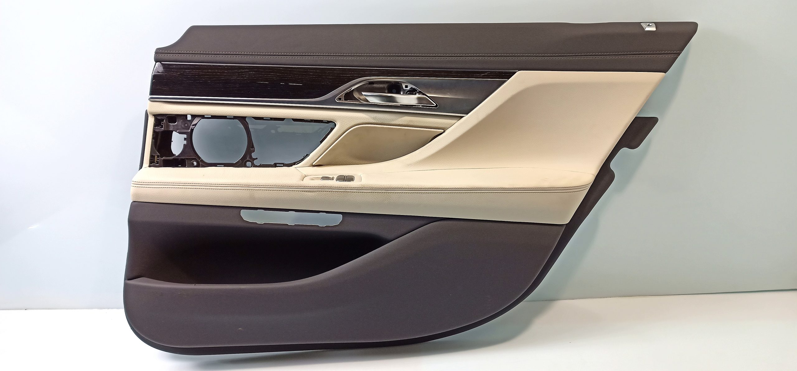 BMW 7 (G11 / G12) Rear door card panel trim BMW 7 SERIES Rear door card panel trim OEM 5142...