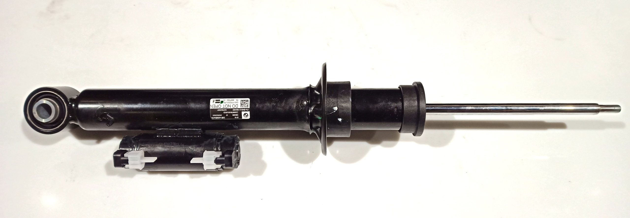 BMW 5 (G30 / G31) Front bonnet/hood damper/strut BMW 5 SERIES Front bonnet/hood damper/strut OEM...