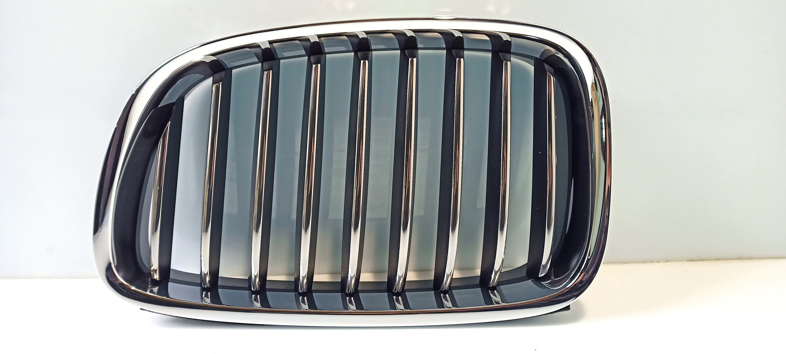 BMW 5 (F10 / F11) Front grill BMW 5 SERIES GT Front grill OEM 51137336485

Pa...
