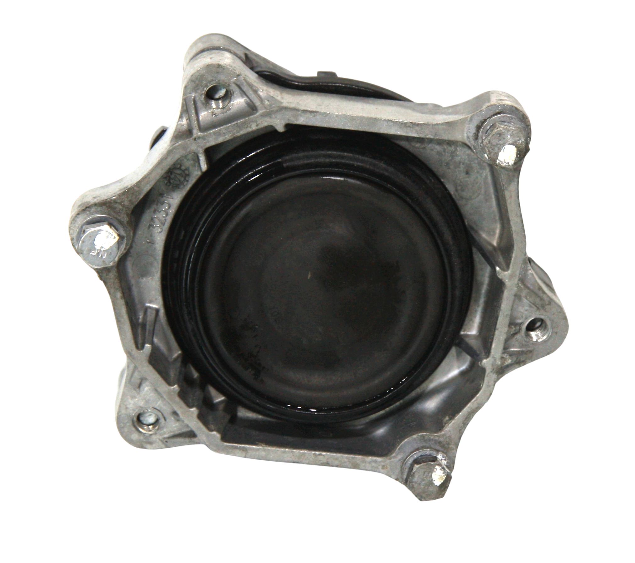 BMW 3 (F30 / F31) Engine mount bracket BMW 3 SERIES Engine mount bracket OEM 221140951...