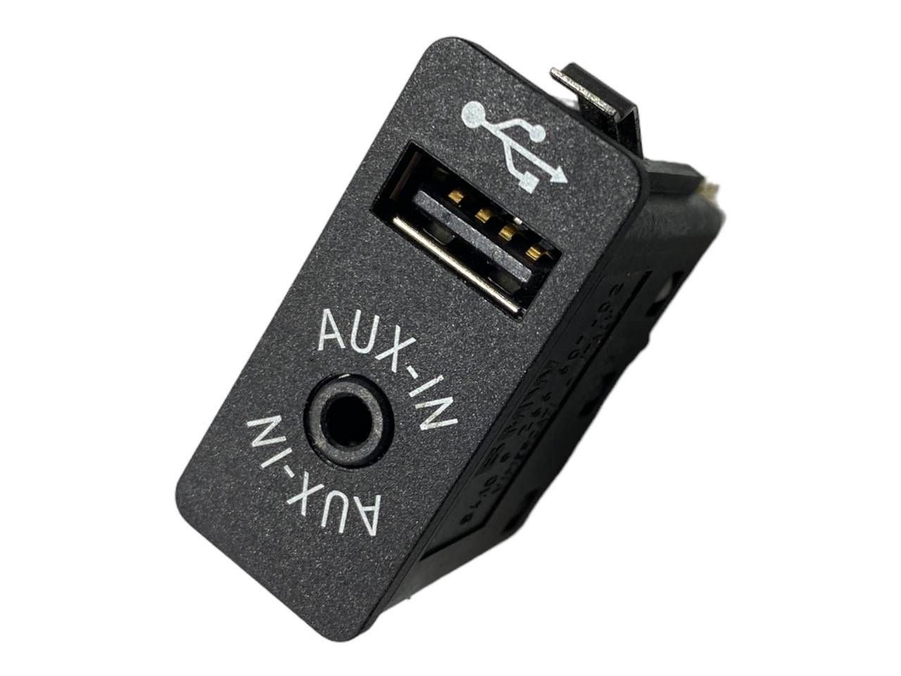 BMW 2 (F22 / F23) USB socket connector BMW 2 SERIES USB socket connector OEM 841092666...