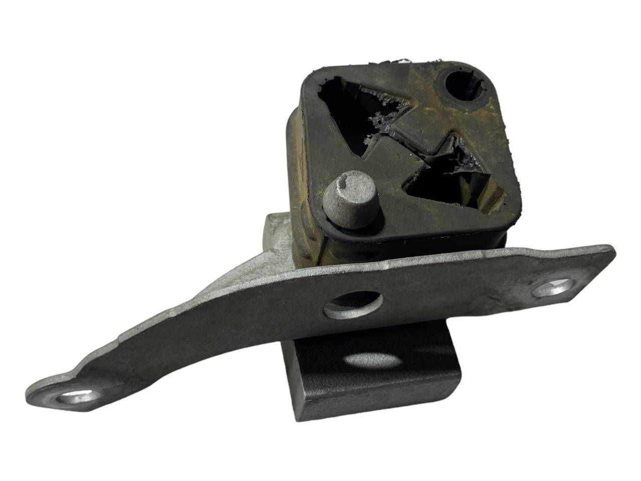 BMW 6 (F06 / F12 / F13) Muffler mount bracket/holder BMW 6 SERIES Muffler mount bracket/holder

Gene...