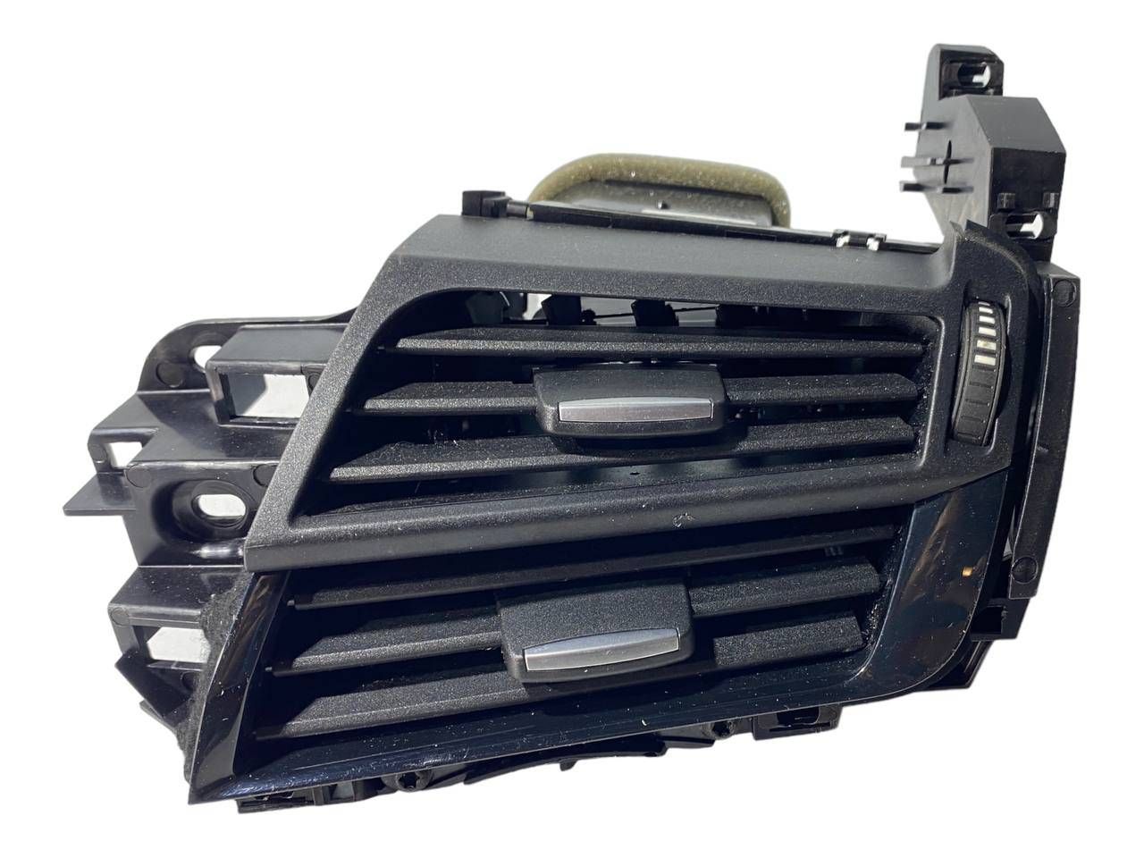 BMW X5 (F15) Dashboard side air vent grill/cover trim BMW X5 Dashboard side air vent grill/cover trim...