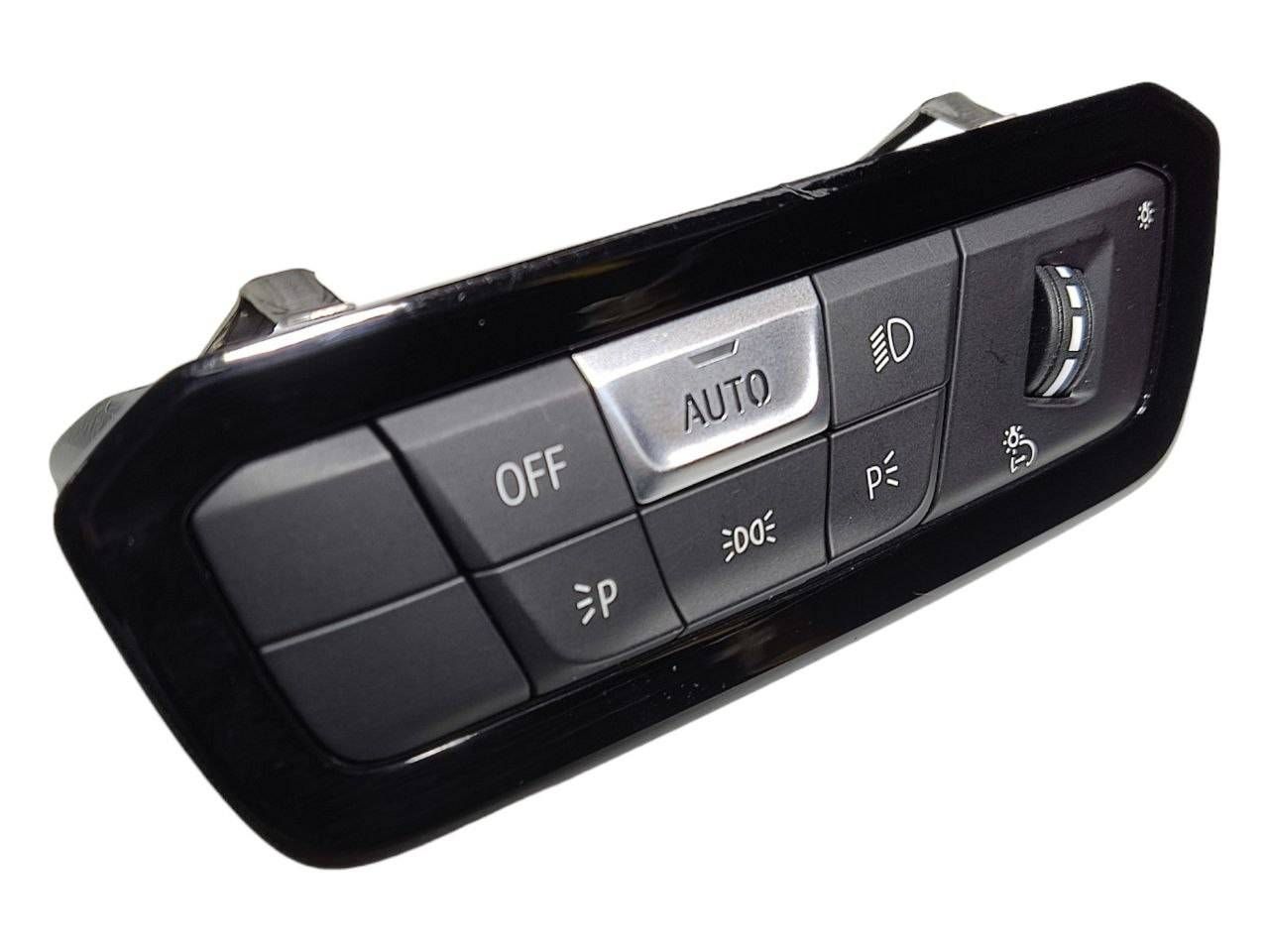 BMW 3 (G20 / G21) Valokatkaisin BMW 3 SERIES Light switch OEM 9461139

Part cod...