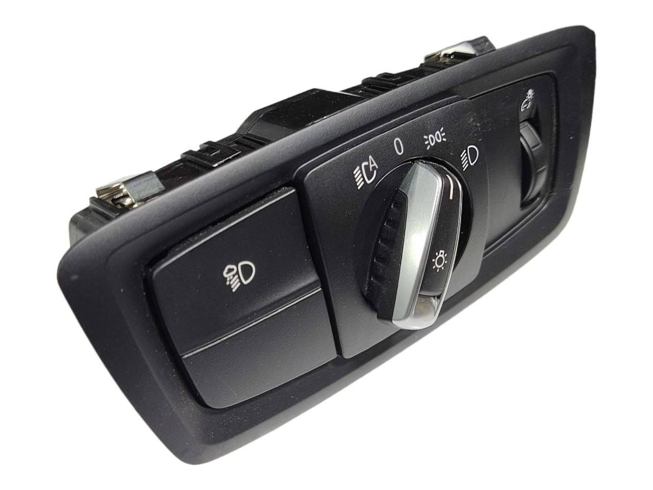 BMW X2 (F39) Valokatkaisin BMW X2 F39 Light switch OEM 9873021

Part codes...